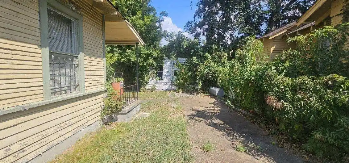 Photo 3 of Single family home for sale at 1404 Preston St, Memphis, TN 38106 | MLS# 10230543 | Listing updated on 2026-09-16