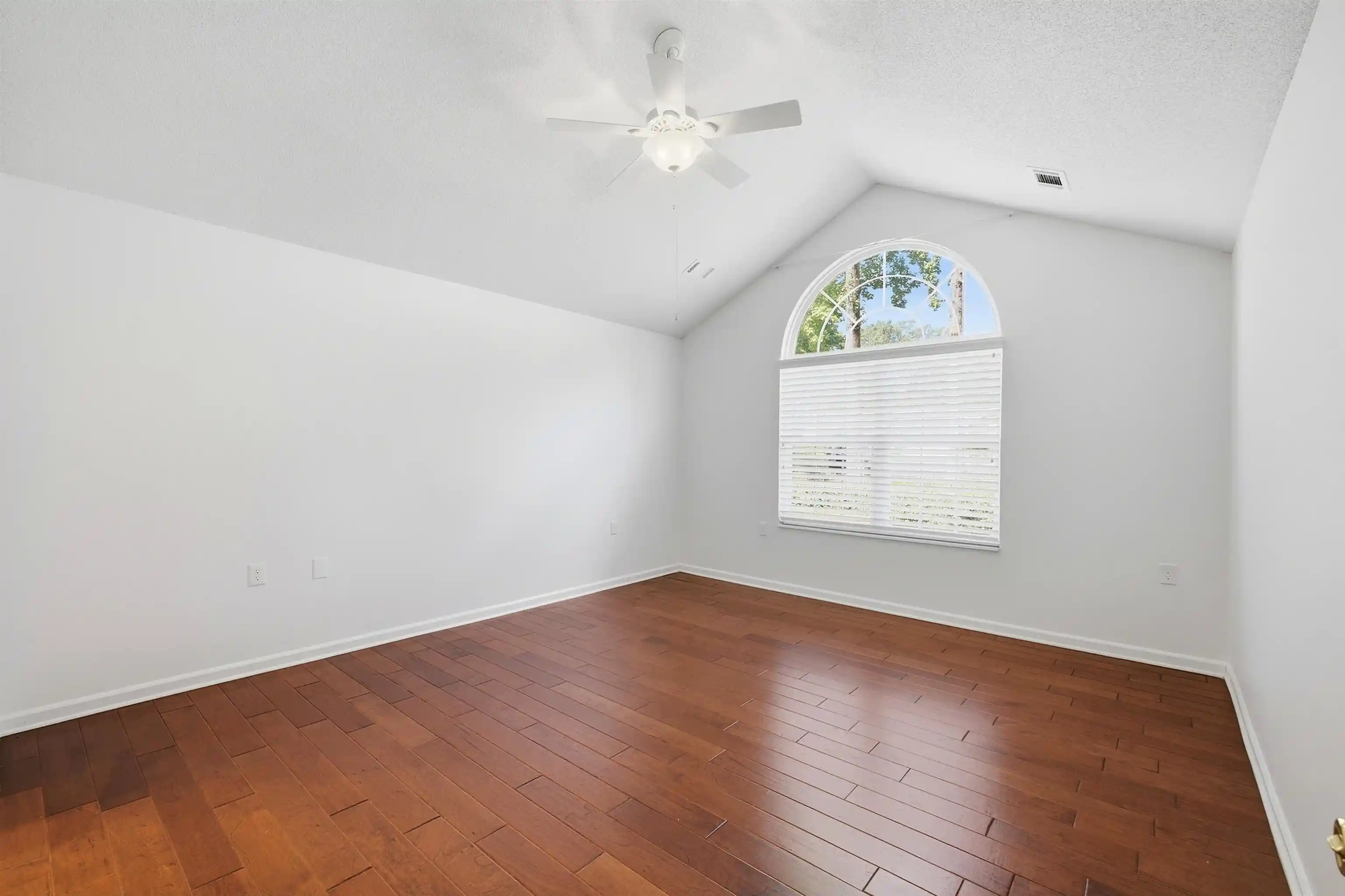 Photo 3 of Condo for sale at 261 Oak Clb Ln #9, Collierville, TN 38017 | MLS# 10230551 | Listing updated on 2026-09-16