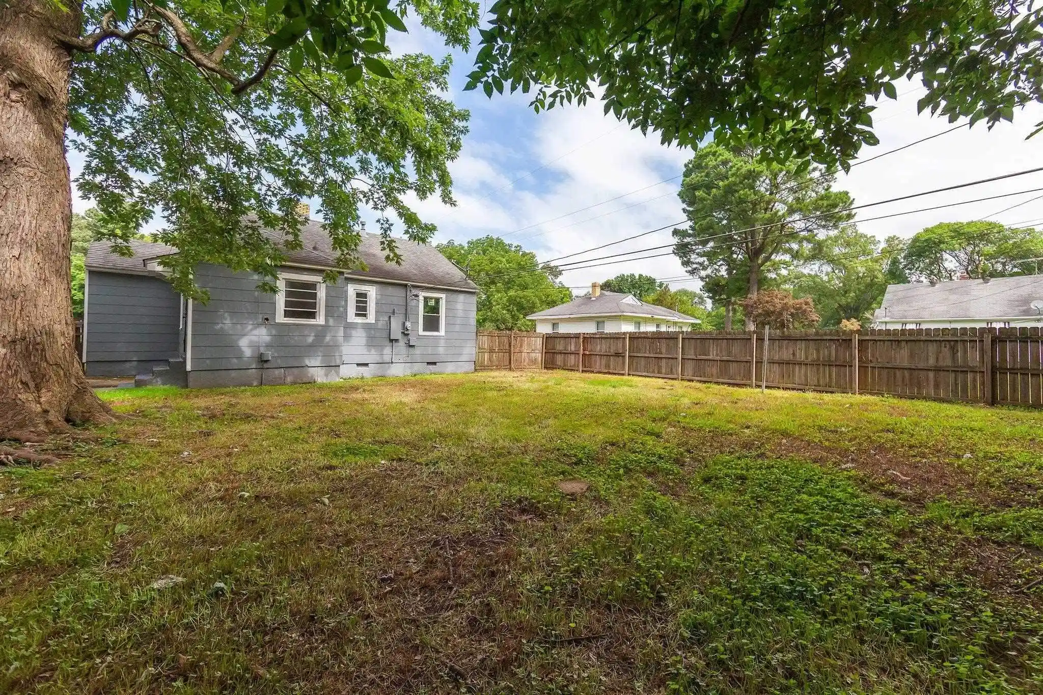 Photo 4 of Single family home for sale at 906 Wrenwood St, Memphis, TN 38122 | MLS# 10230563 | Listing updated on 2026-09-18