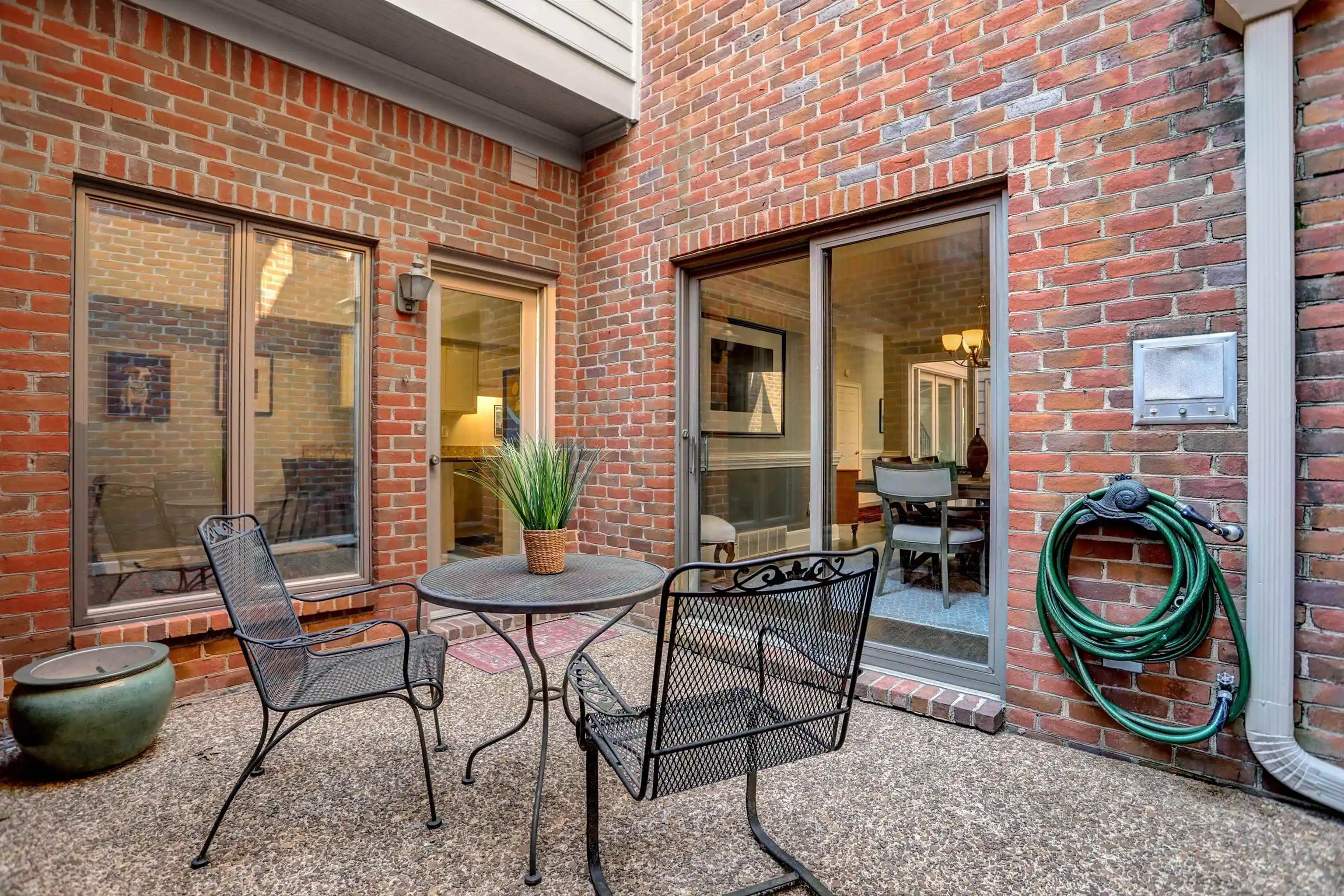 Photo 3 of Townhouse for sale at 498 E Racquet Clb Pl, Memphis, TN 38117 | MLS# 10230568 | Listing updated on 2026-09-18