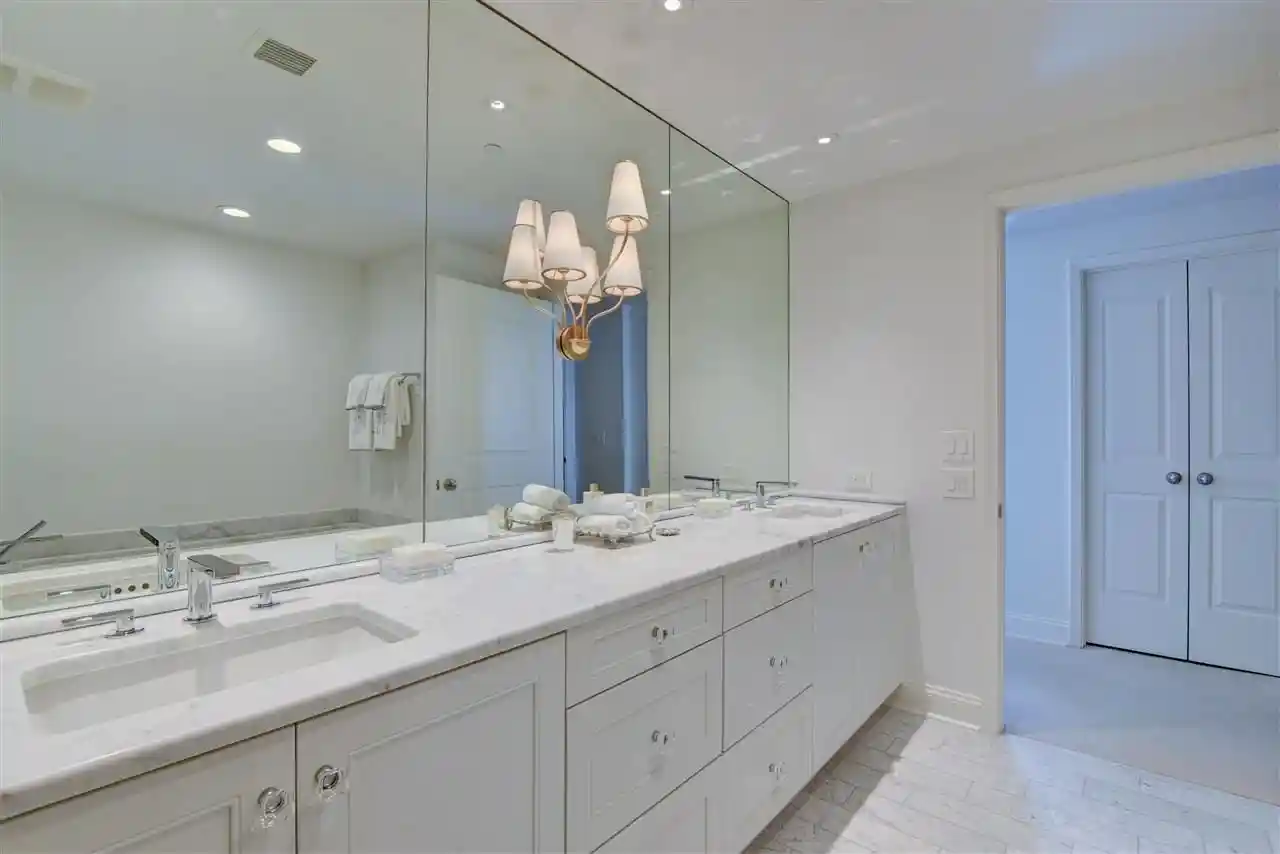 Photo 2 of Condo for sale at 127 Madison Ave #1701, Memphis, TN 38103 | MLS# 10230571 | Listing updated on 2026-09-19
