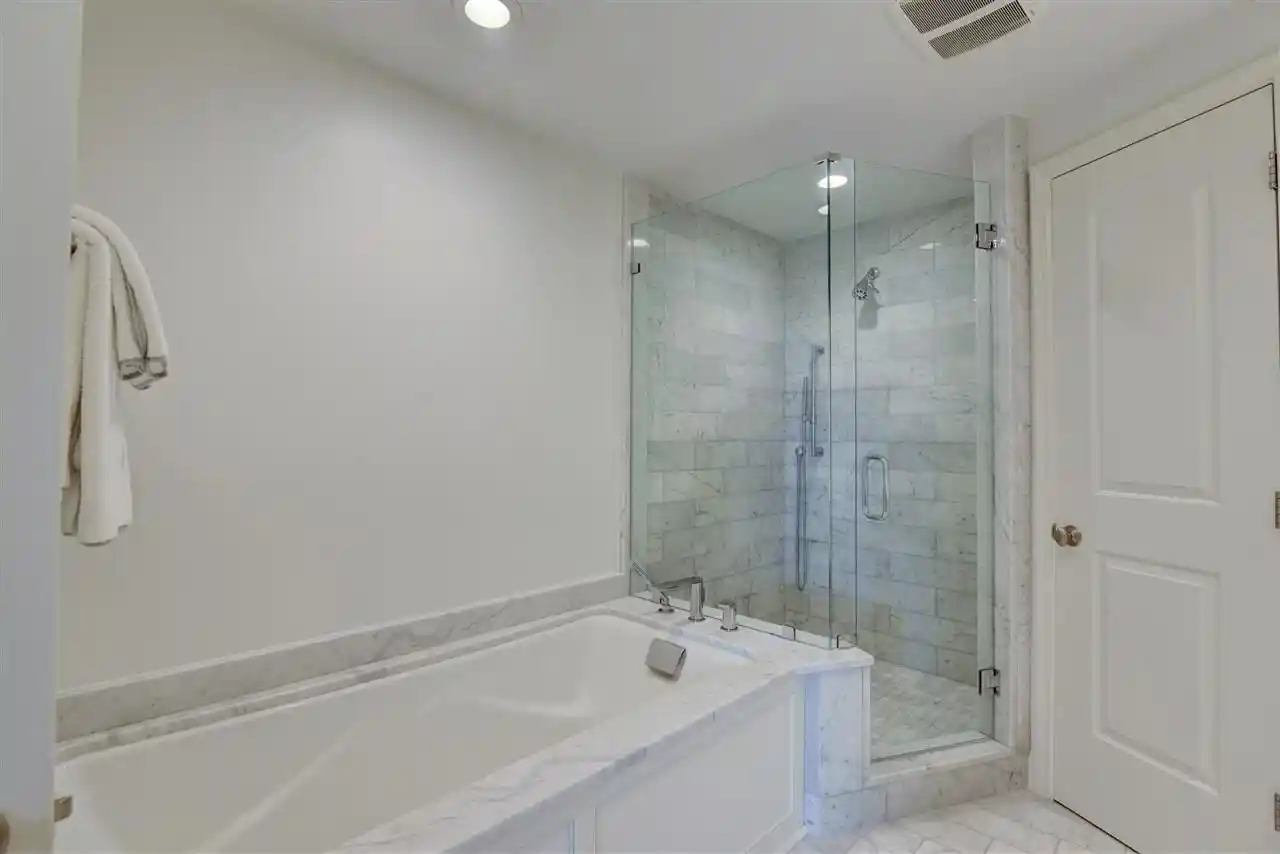 Photo 3 of Condo for sale at 127 Madison Ave #1701, Memphis, TN 38103 | MLS# 10230571 | Listing updated on 2026-09-19