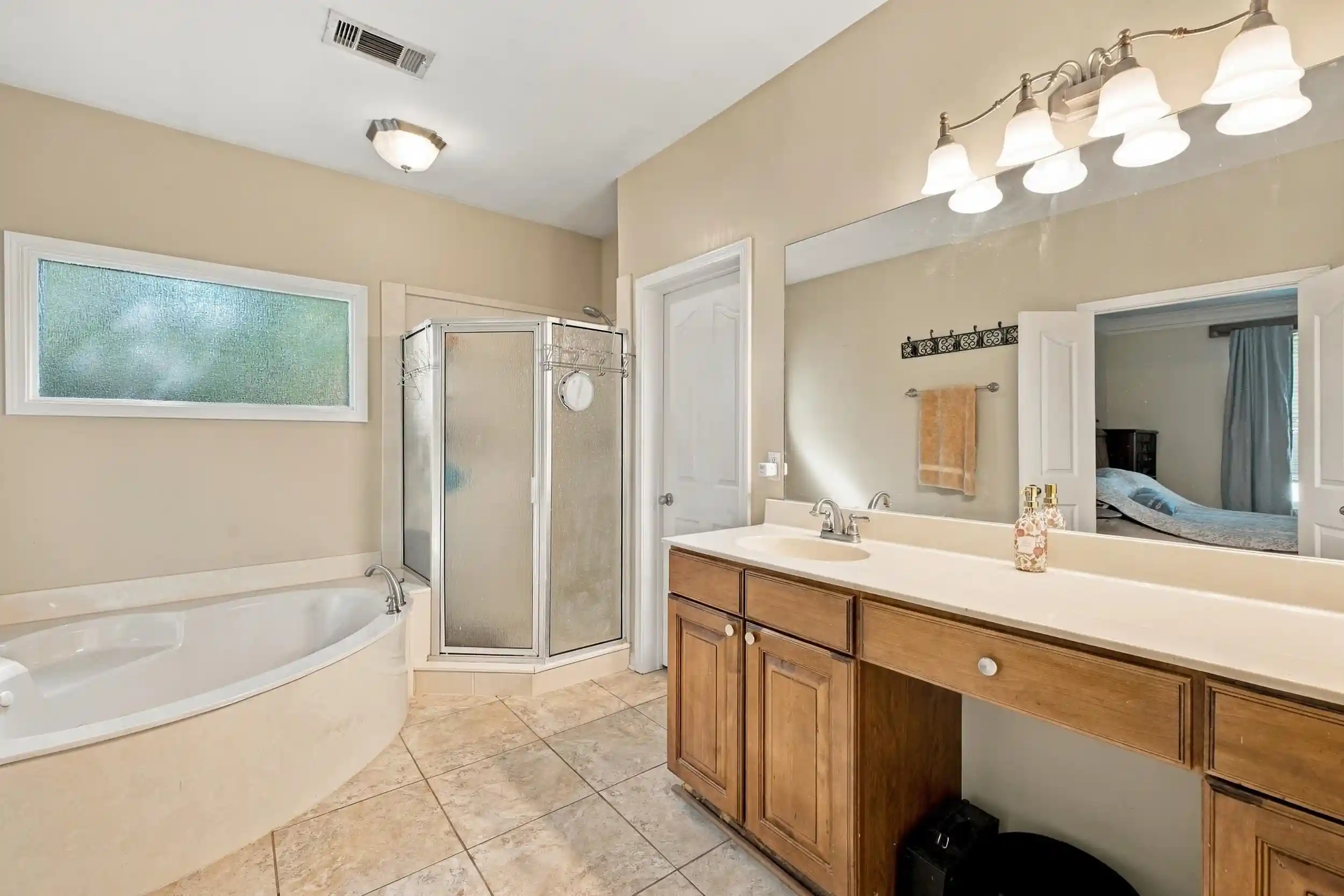 Photo 4 of Sale Pending at 8575 Stablemill Ln, Cordova, TN 38016 | MLS# 10230574 | Listing updated on 2026-09-23