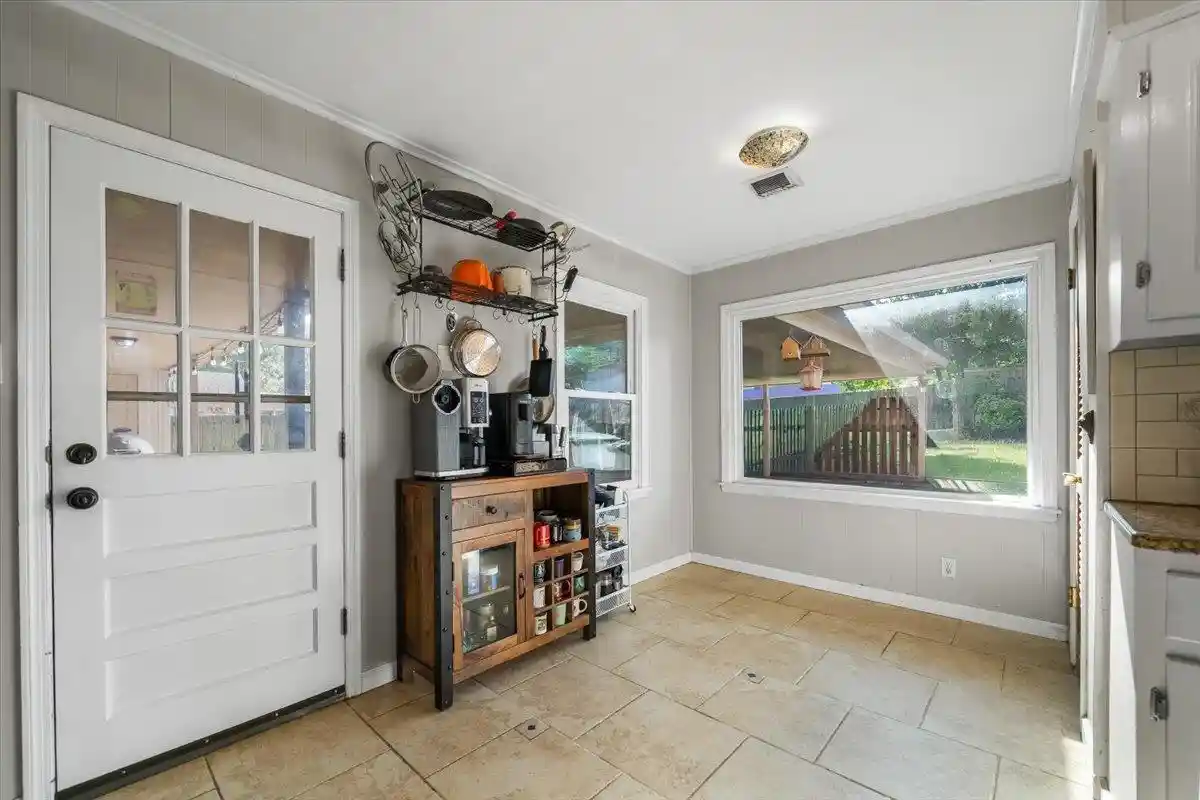 Photo 2 of Single family home for sale at 2297 Lovitt Dr, Memphis, TN 38119 | MLS# 10230599 | Listing updated on 2026-09-17