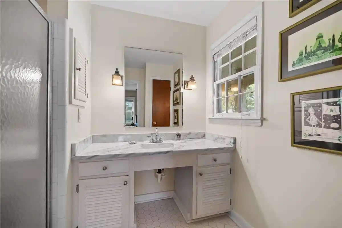 Photo 4 of Single family home for sale at 2297 Lovitt Dr, Memphis, TN 38119 | MLS# 10230599 | Listing updated on 2026-09-17