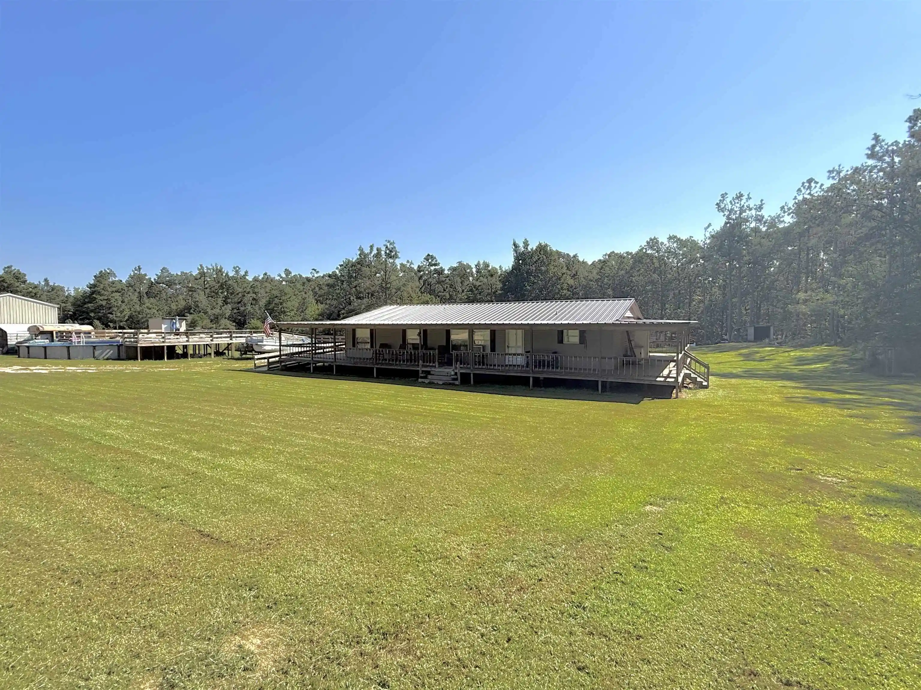 Photo 1 of Single family home for sale at 2295 Barriertown Dr, Savannah, TN 38372 | MLS# 10230602 | Listing updated on 2026-09-17