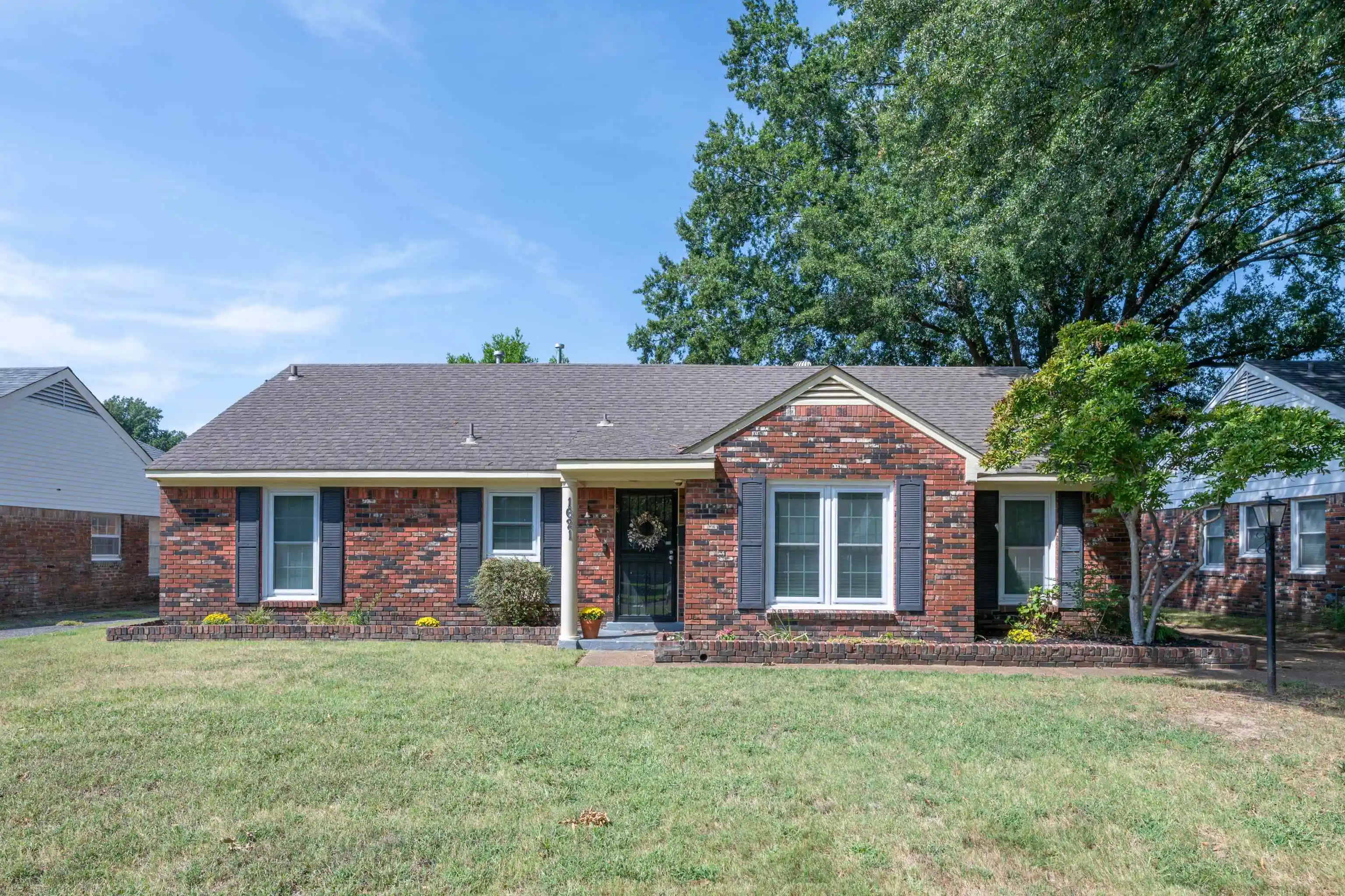 Photo 1 of Single family home for sale at 1621 Vera Cruz St, Memphis, TN 38117 | MLS# 10230617 | Listing updated on 2026-10-08
