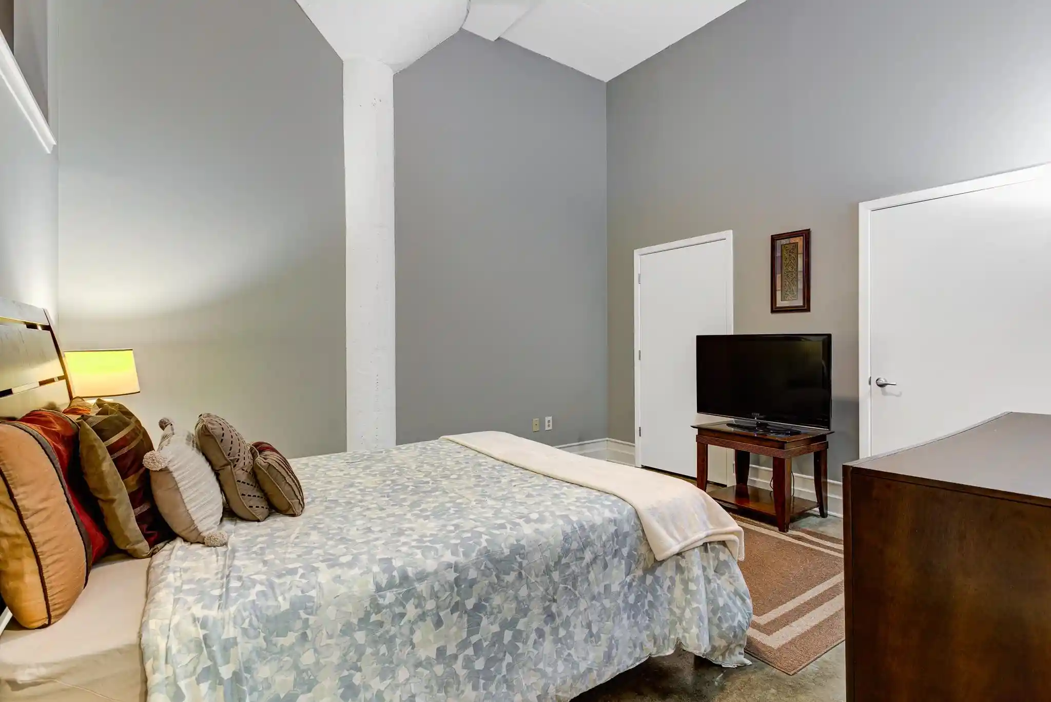 Listing Photo 4 - Condo for sale in building located at 648 Riverside Dr, Memphis, TN 38103 - Unit #219