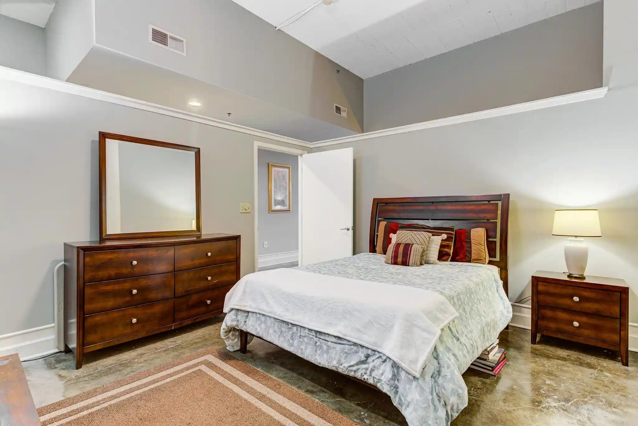 Listing Photo 5 - Condo for sale in building located at 648 Riverside Dr, Memphis, TN 38103 - Unit #219