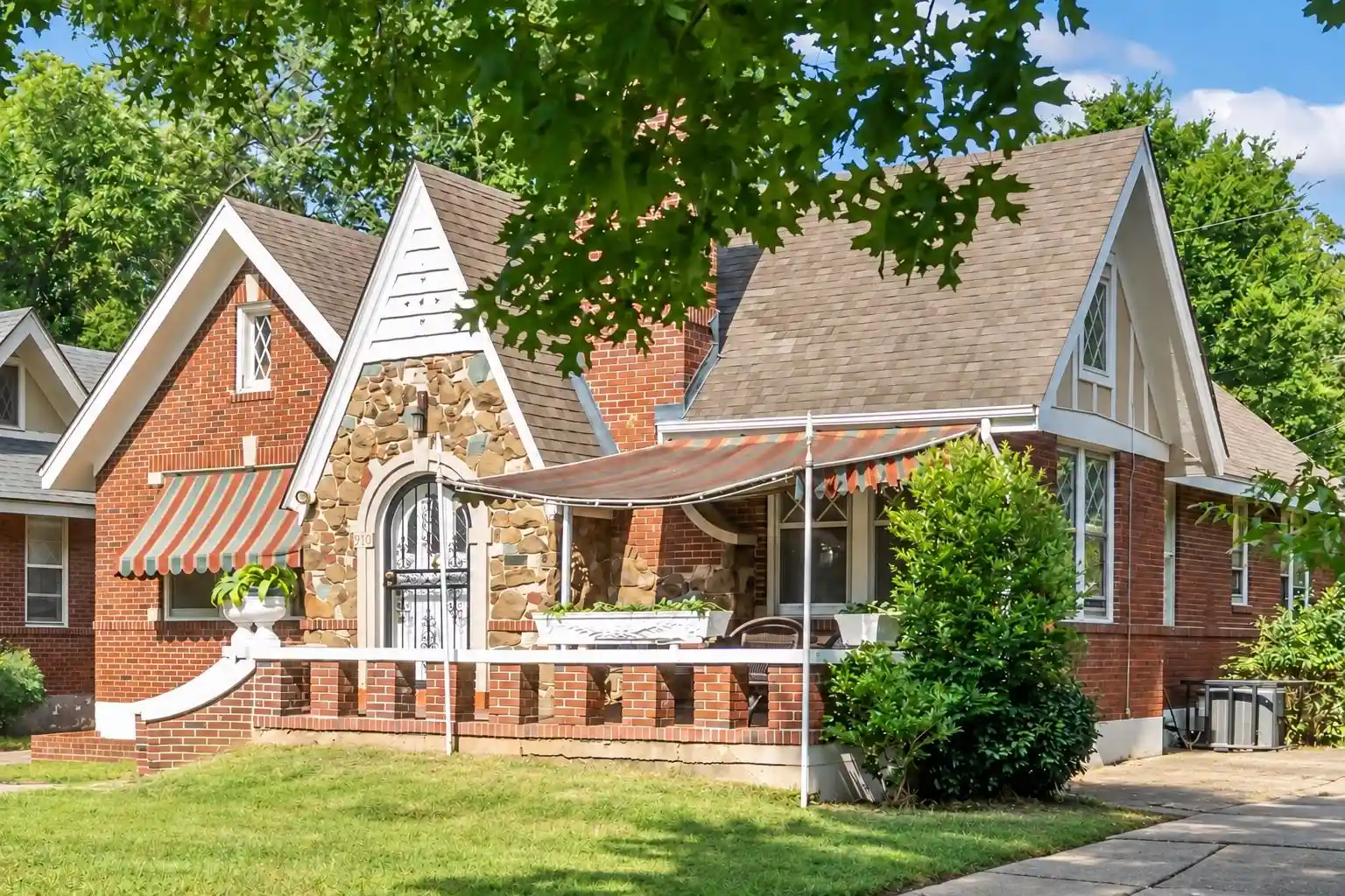 Photo 1 of Single family home for sale at 910 Kensington Pl, Memphis, TN 38107 | MLS# 10230629 | Listing updated on 2026-09-17