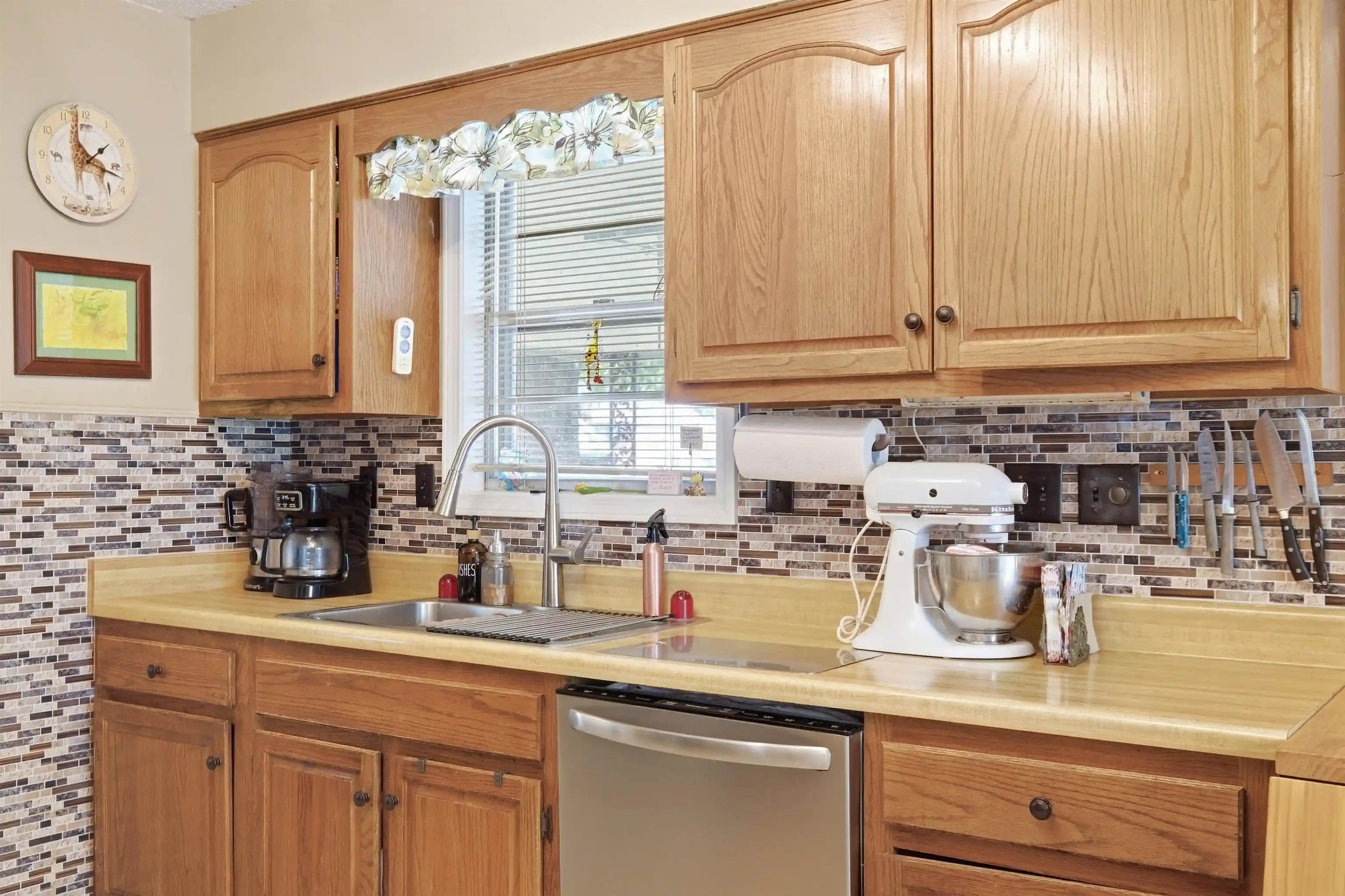 Photo 2 of Single family home for sale at 5303 Honeywood Ave, Memphis, TN 38118 | MLS# 10230648 | Listing updated on 2026-10-08