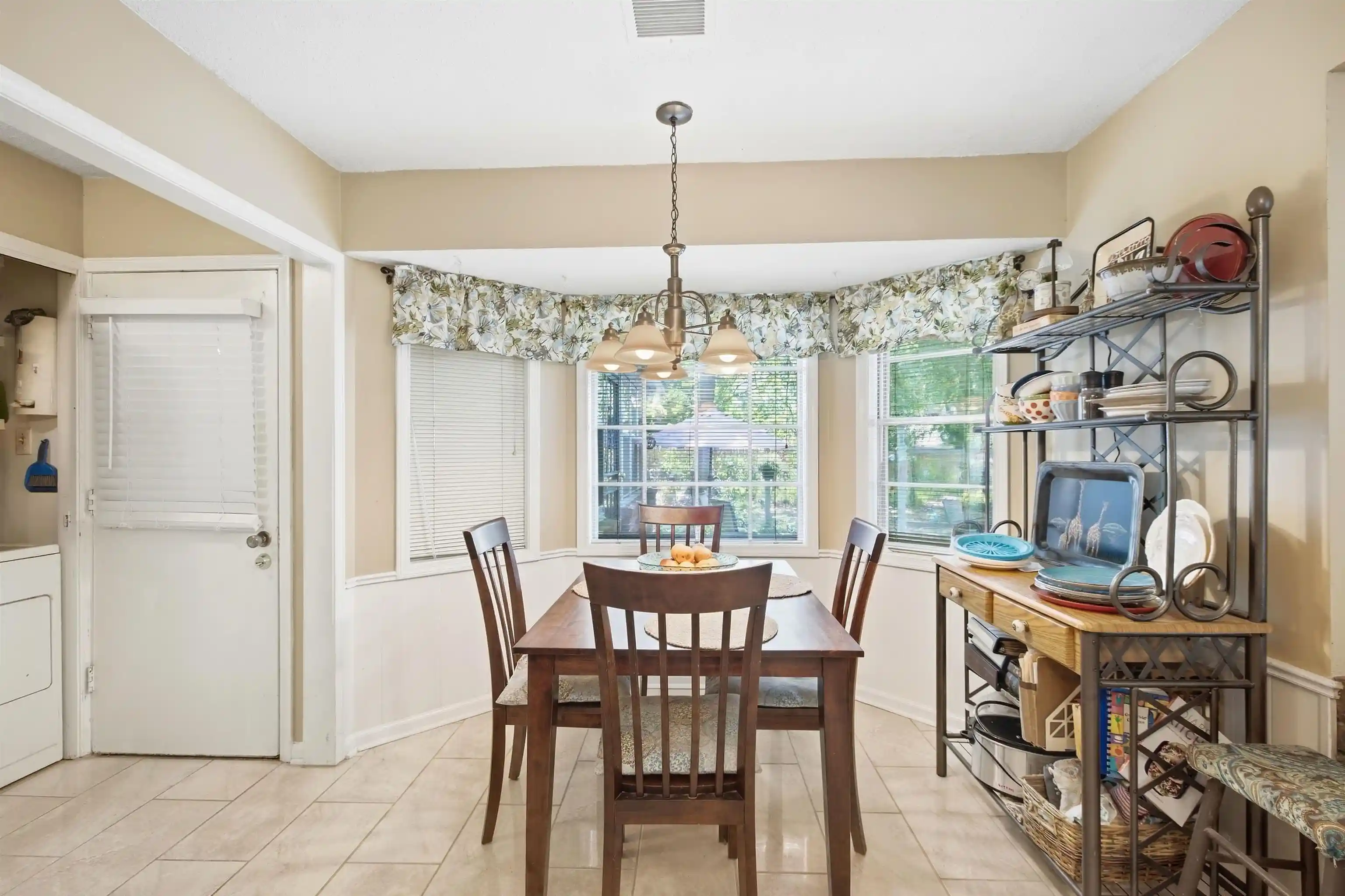 Photo 3 of Single family home for sale at 5303 Honeywood Ave, Memphis, TN 38118 | MLS# 10230648 | Listing updated on 2026-10-08