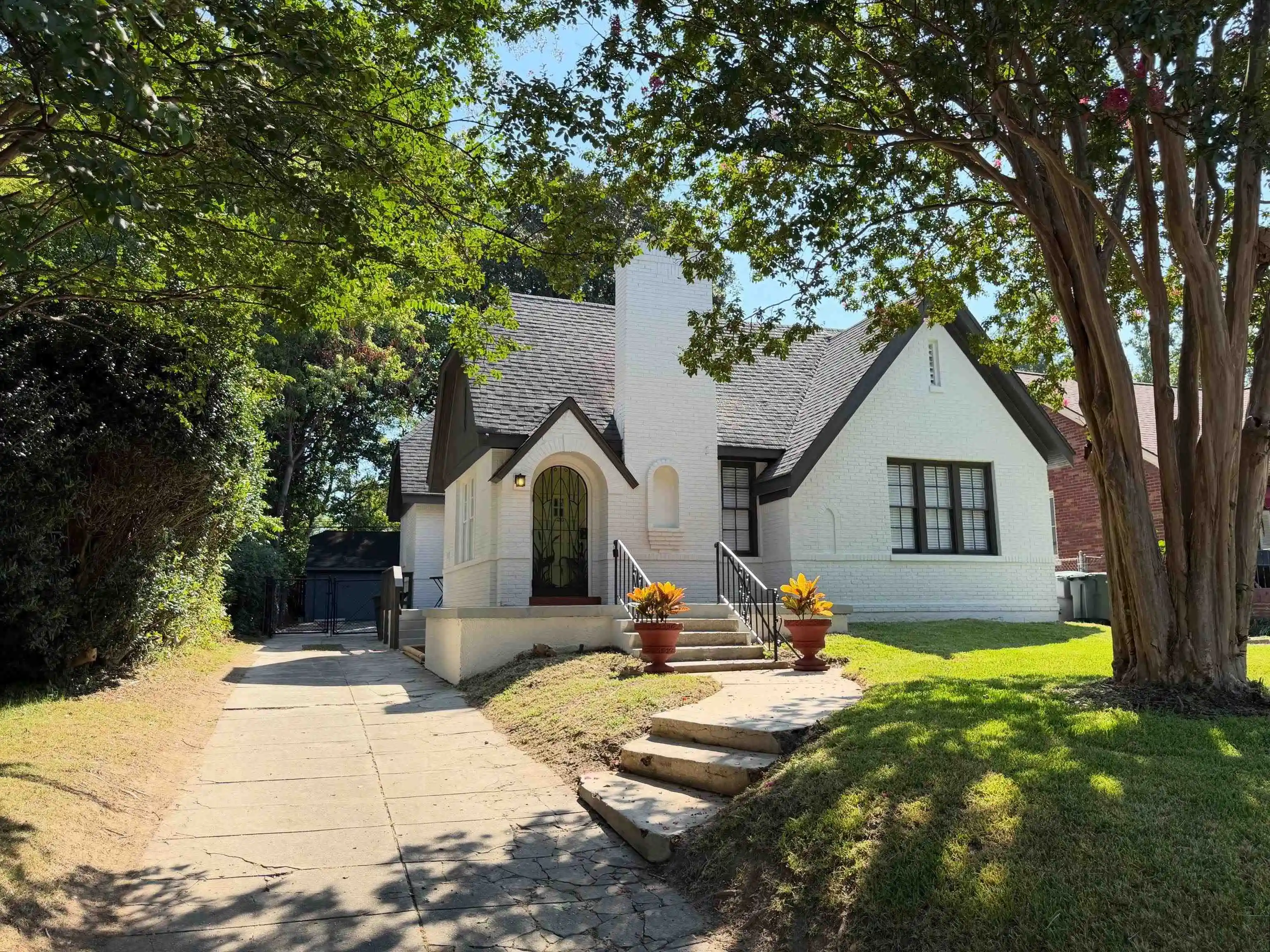 Photo 1 of Single family home for sale at 910 N Barksdale St, Memphis, TN 38107 | MLS# 10230657 | Listing updated on 2026-09-25
