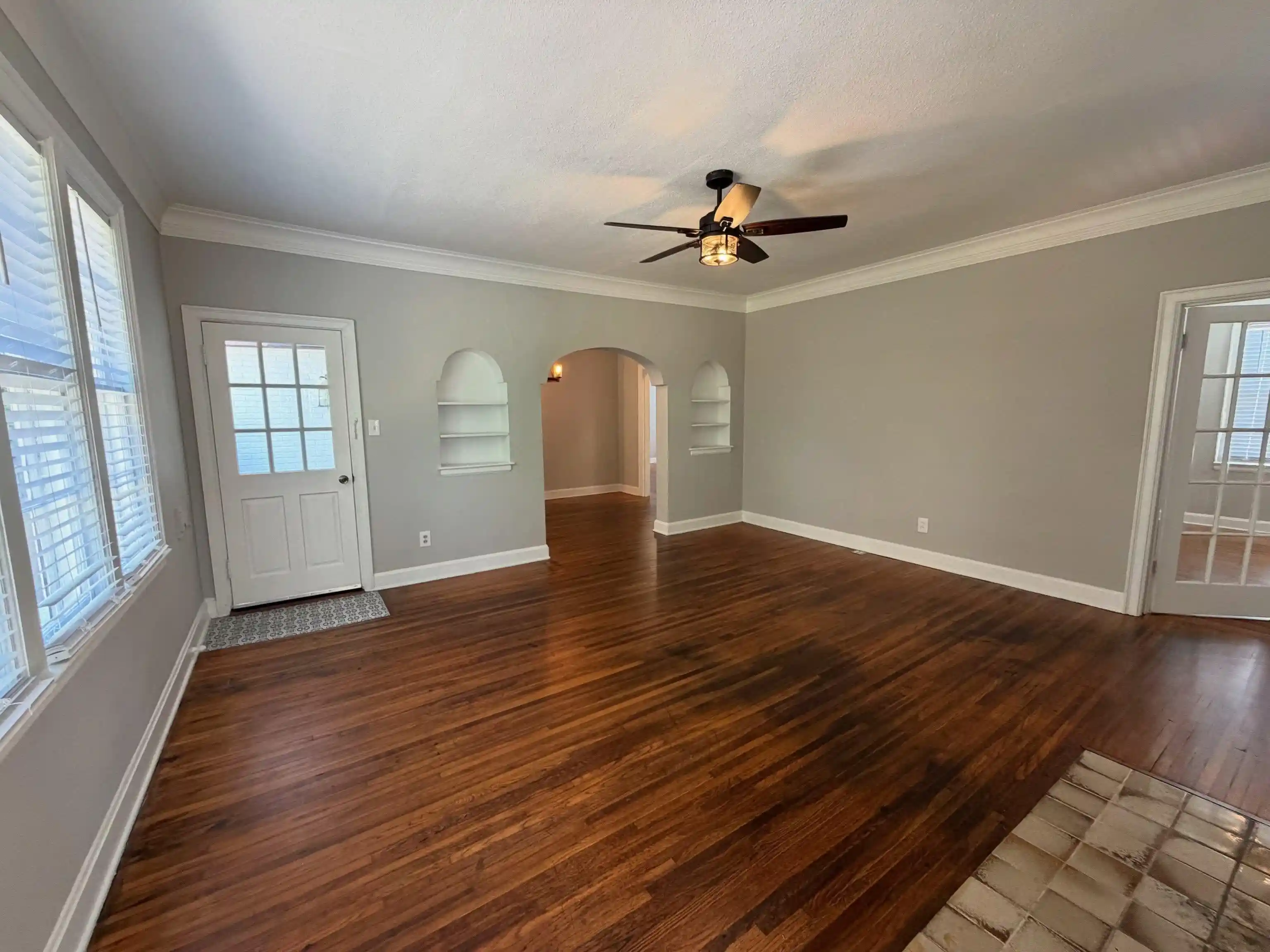 Photo 2 of Single family home for sale at 910 N Barksdale St, Memphis, TN 38107 | MLS# 10230657 | Listing updated on 2026-09-25