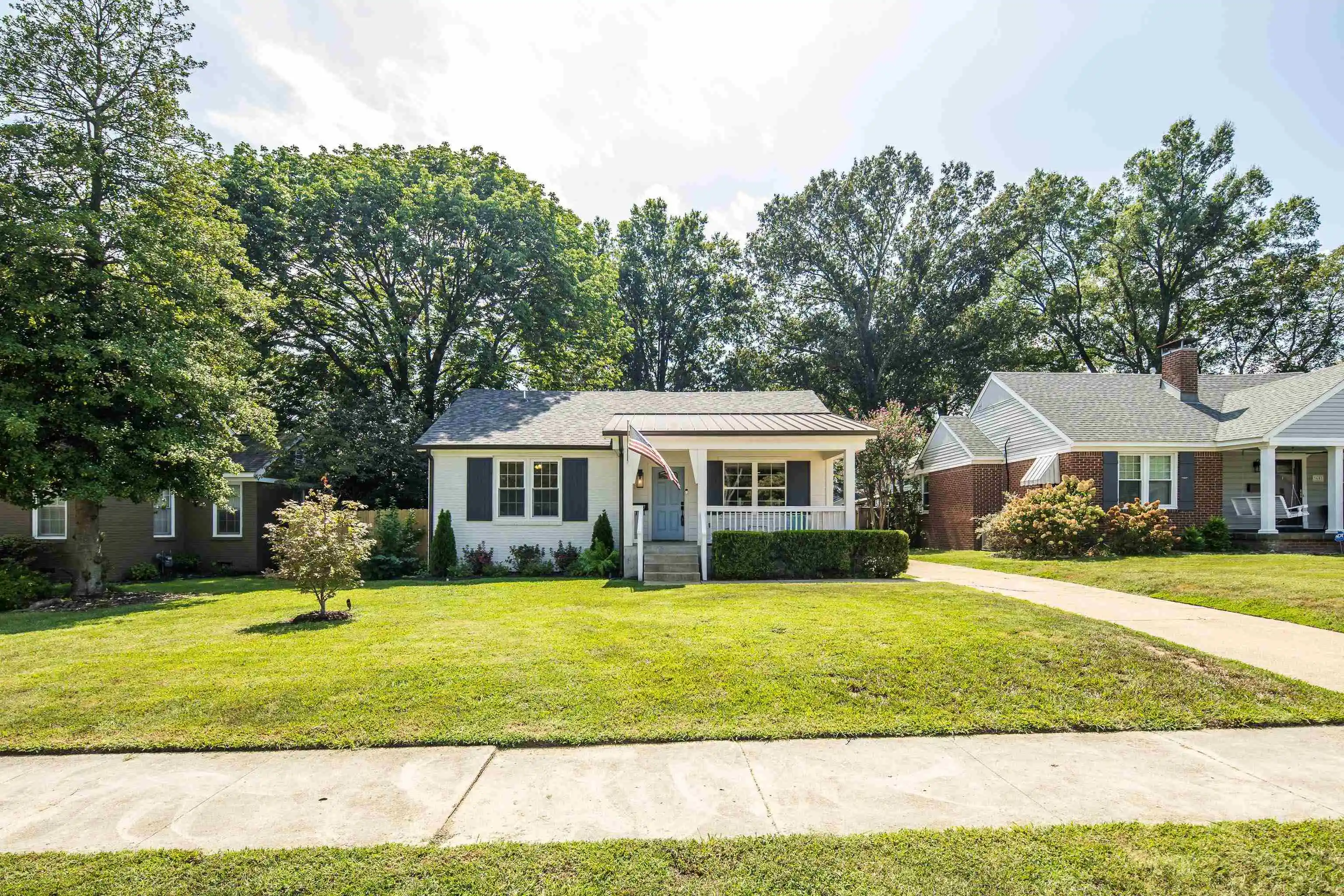 Photo 1 of Single family home for sale at 3697 Charleswood Ave, Memphis, TN 38122 | MLS# 10230674 | Listing updated on 2026-09-24