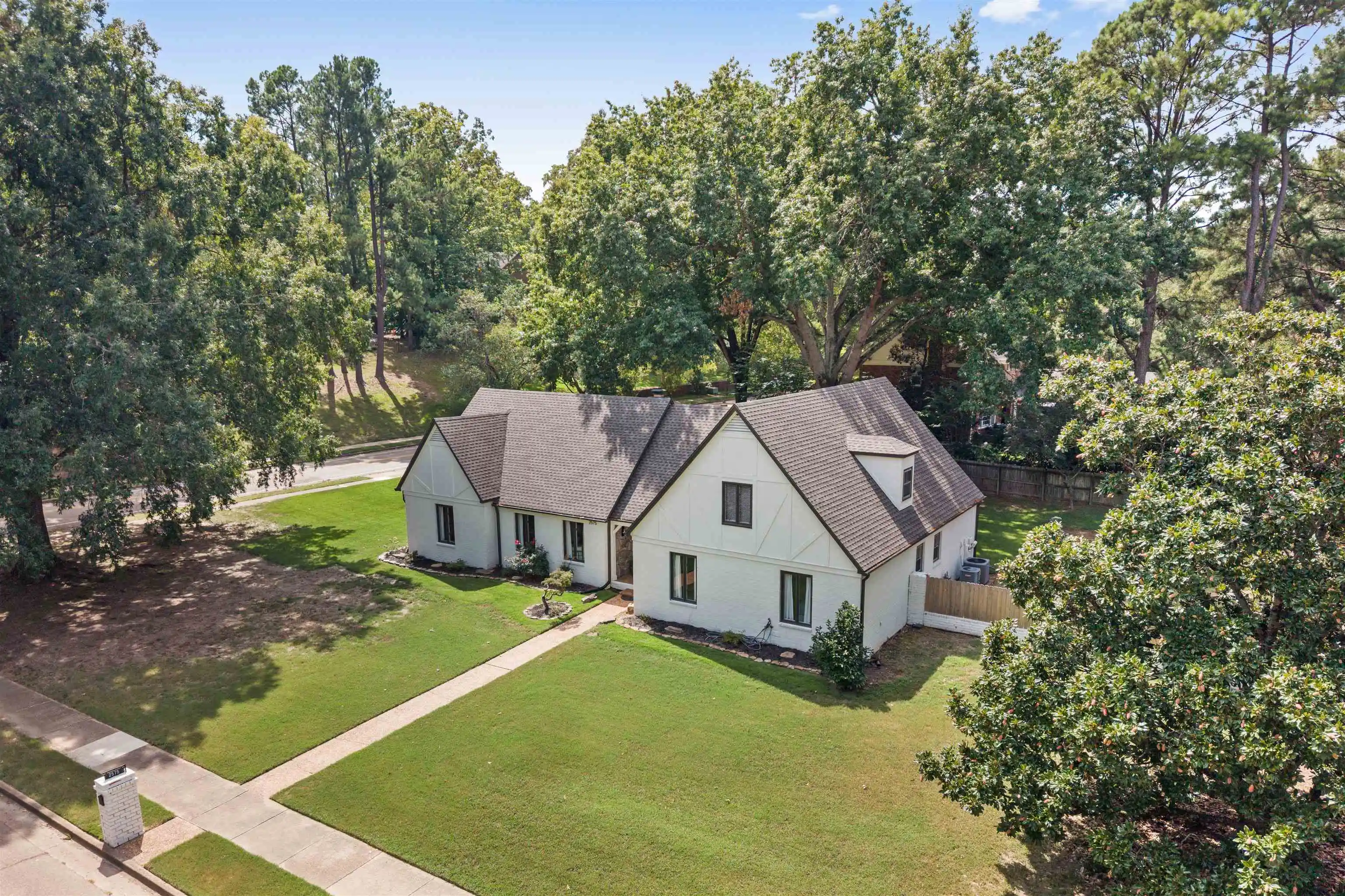 Photo 1 of Single family home for sale at 2575 Overlook Dr, Germantown, TN 38138 | MLS# 10230679 | Listing updated on 2026-09-18