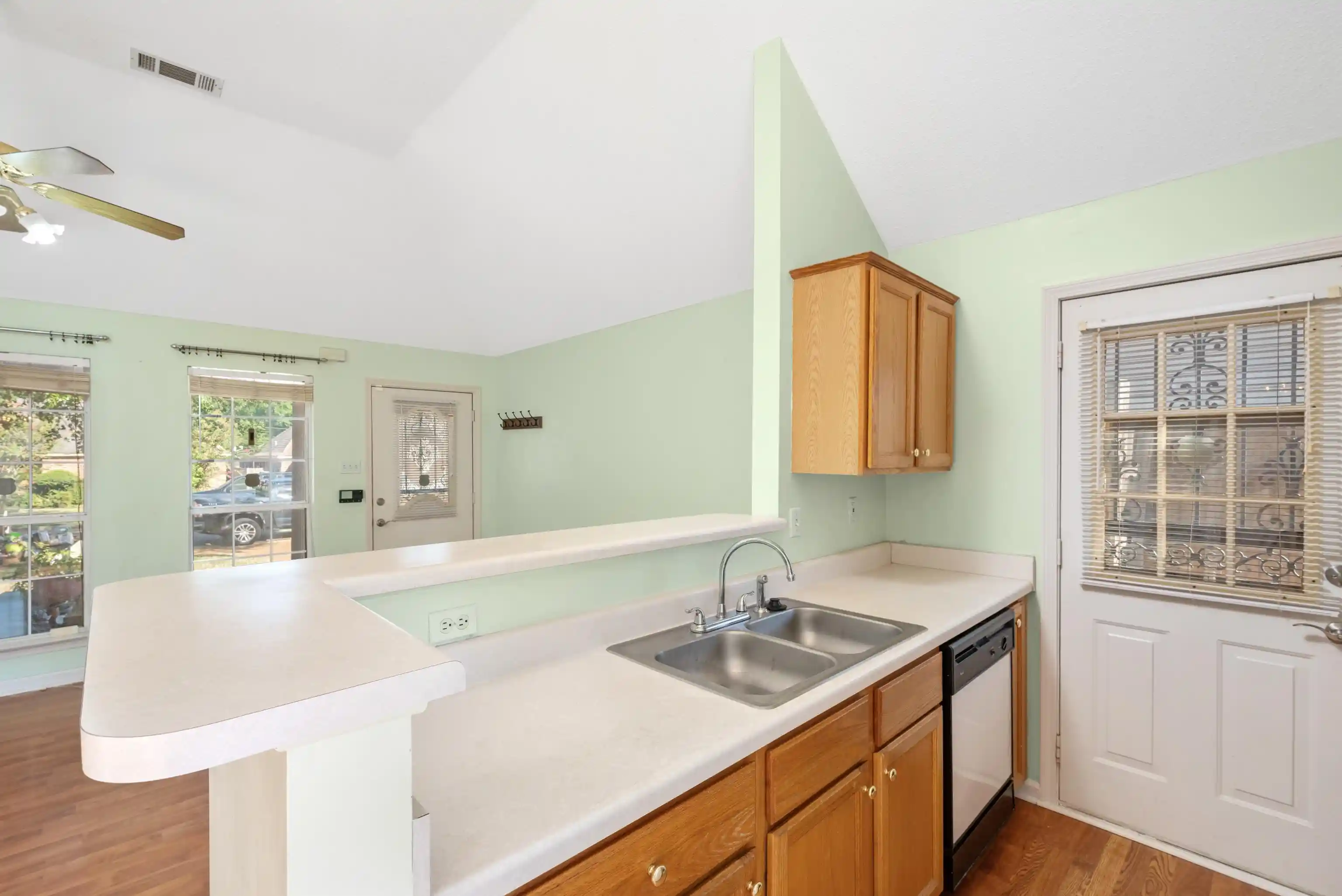 Photo 2 of Sale Pending at 3833 Walden Meadow Dr, Memphis, TN 38135 | MLS# 10230690 | Listing updated on 2026-09-22
