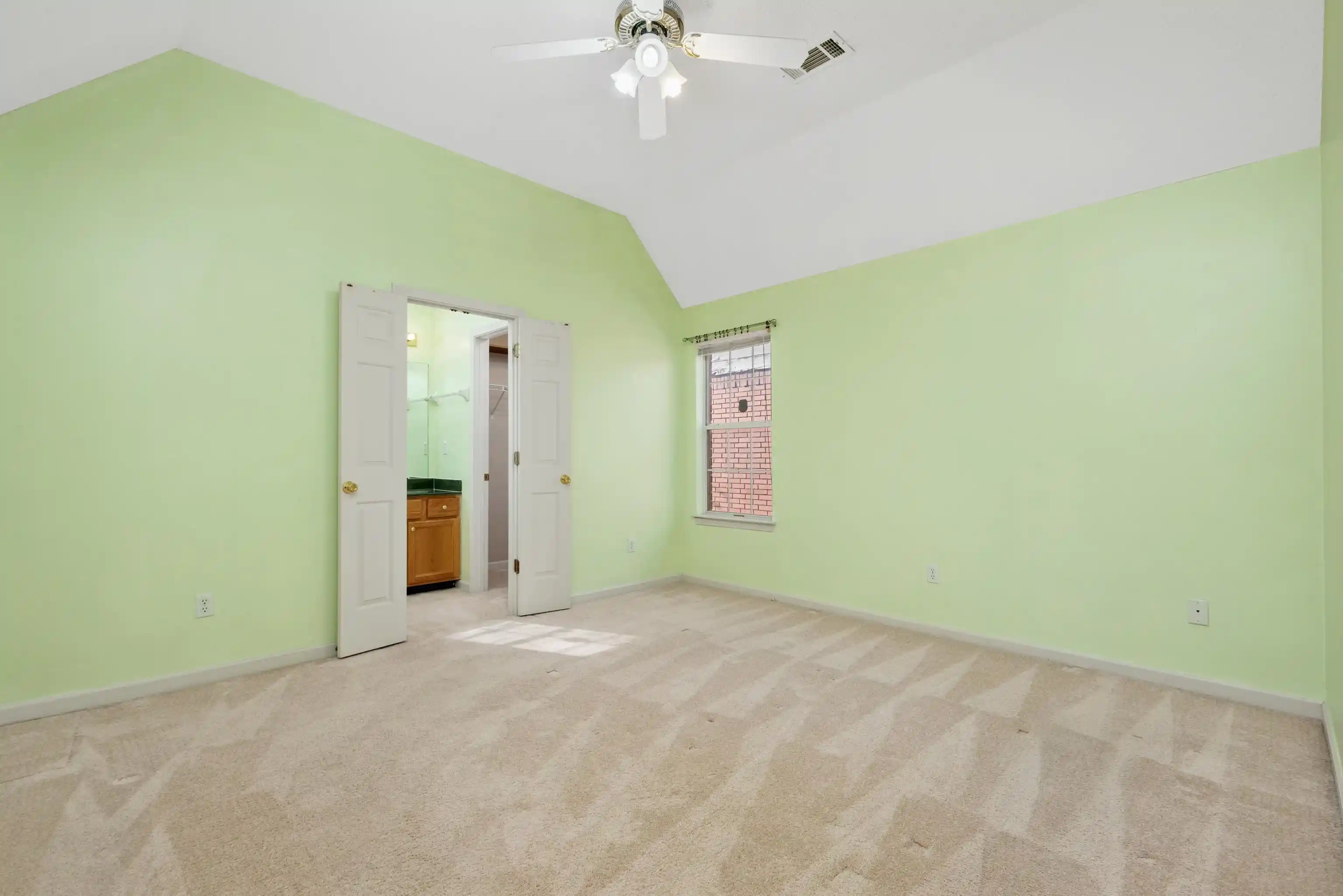 Photo 4 of Sale Pending at 3833 Walden Meadow Dr, Memphis, TN 38135 | MLS# 10230690 | Listing updated on 2026-09-22