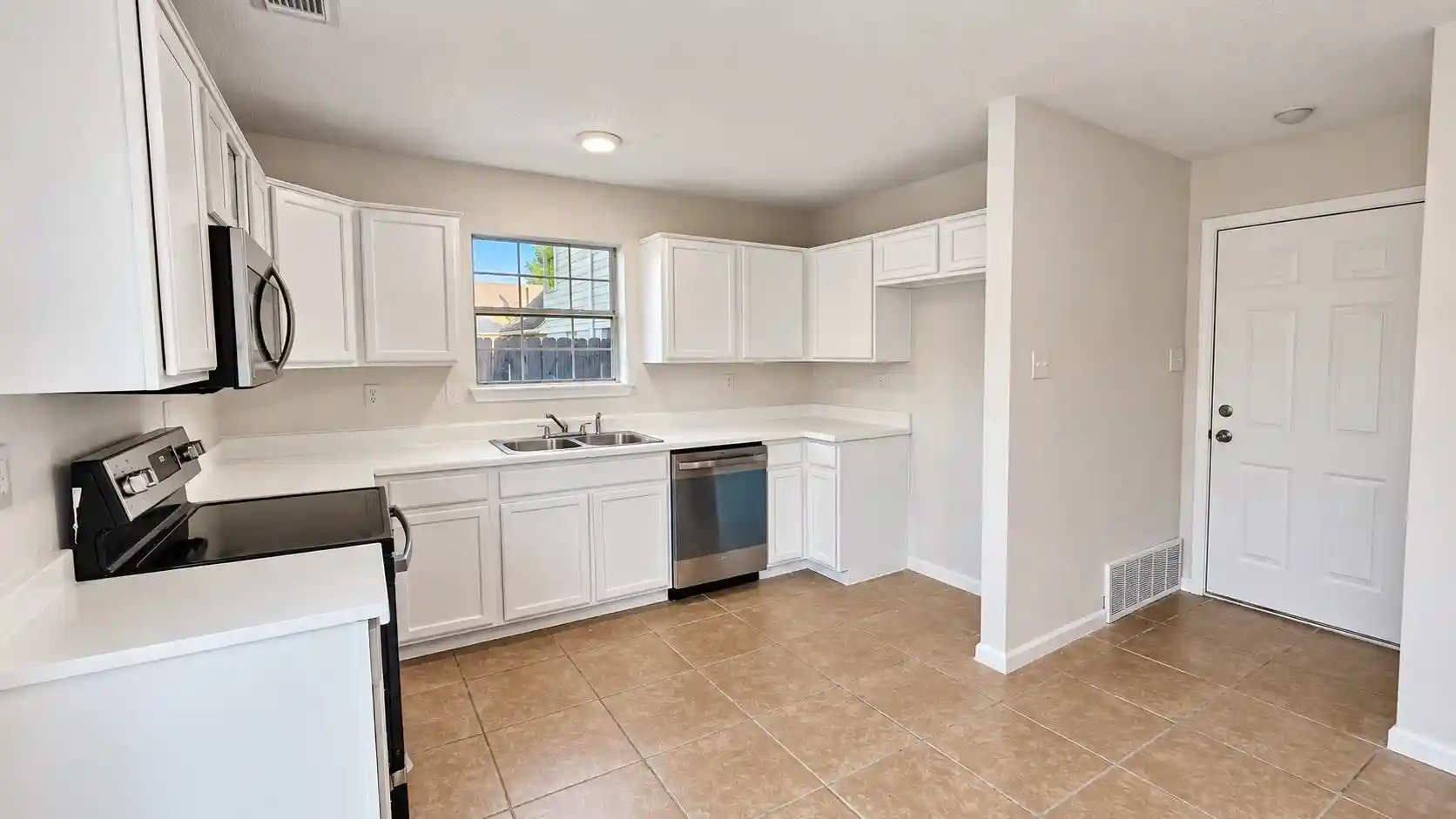 Photo 3 of Single family home for sale at 6928 Naples Dr, Cordova, TN 38018 | MLS# 10230692 | Listing updated on 2026-09-22