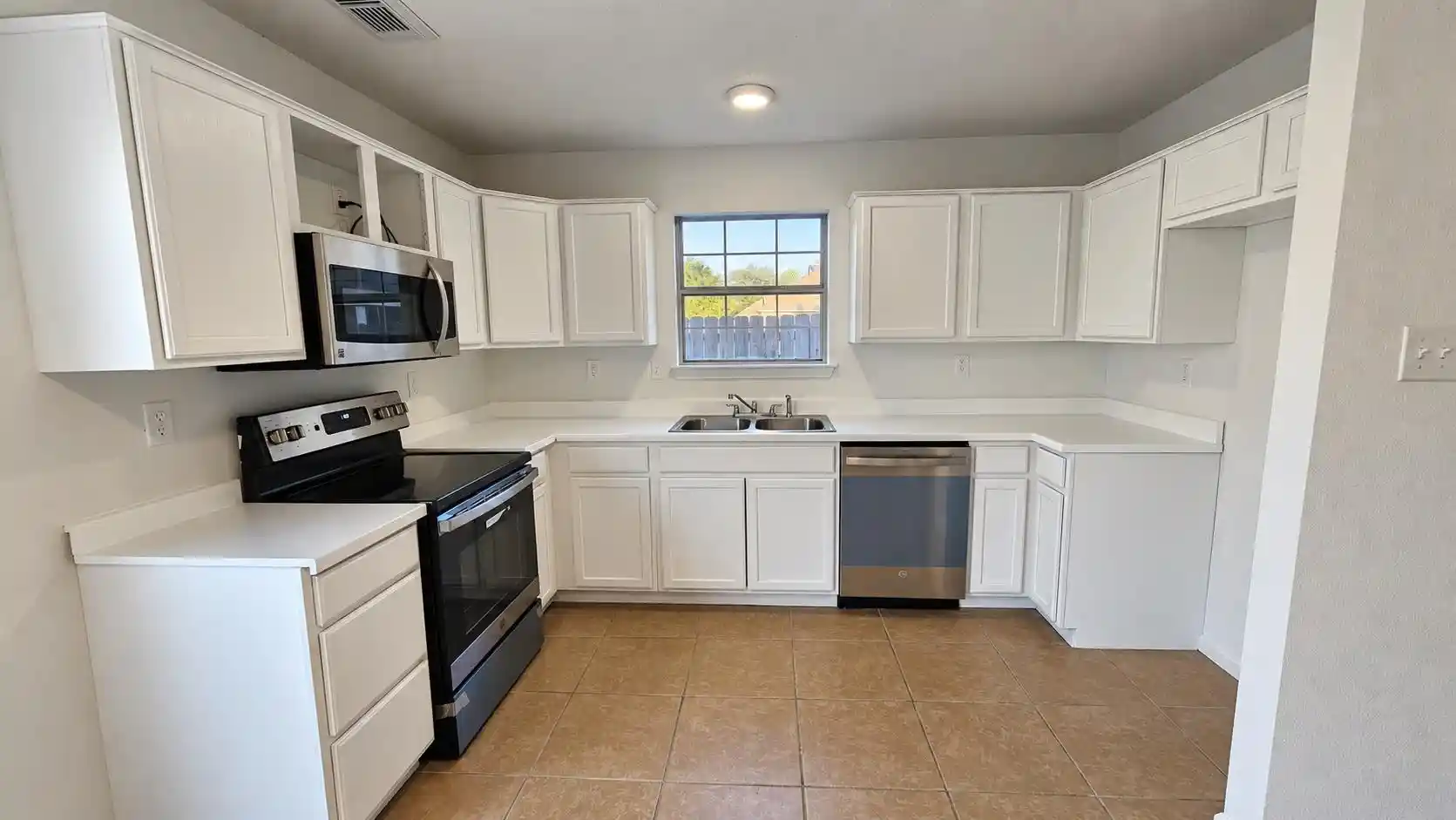 Photo 3 of Single family home for sale at 6928 Naples Dr, Cordova, TN 38018 | MLS# 10230692 | Listing updated on 2026-09-22