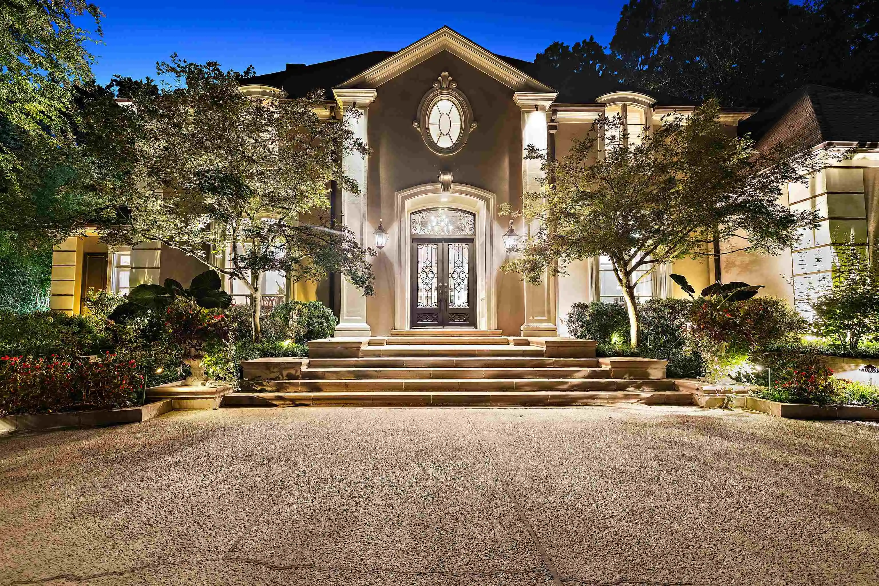 Photo 1 of Mansion for sale at 409 N River Oaks Rd, Memphis, TN 38120 | MLS# 10230704 | Listing updated on 2026-09-18