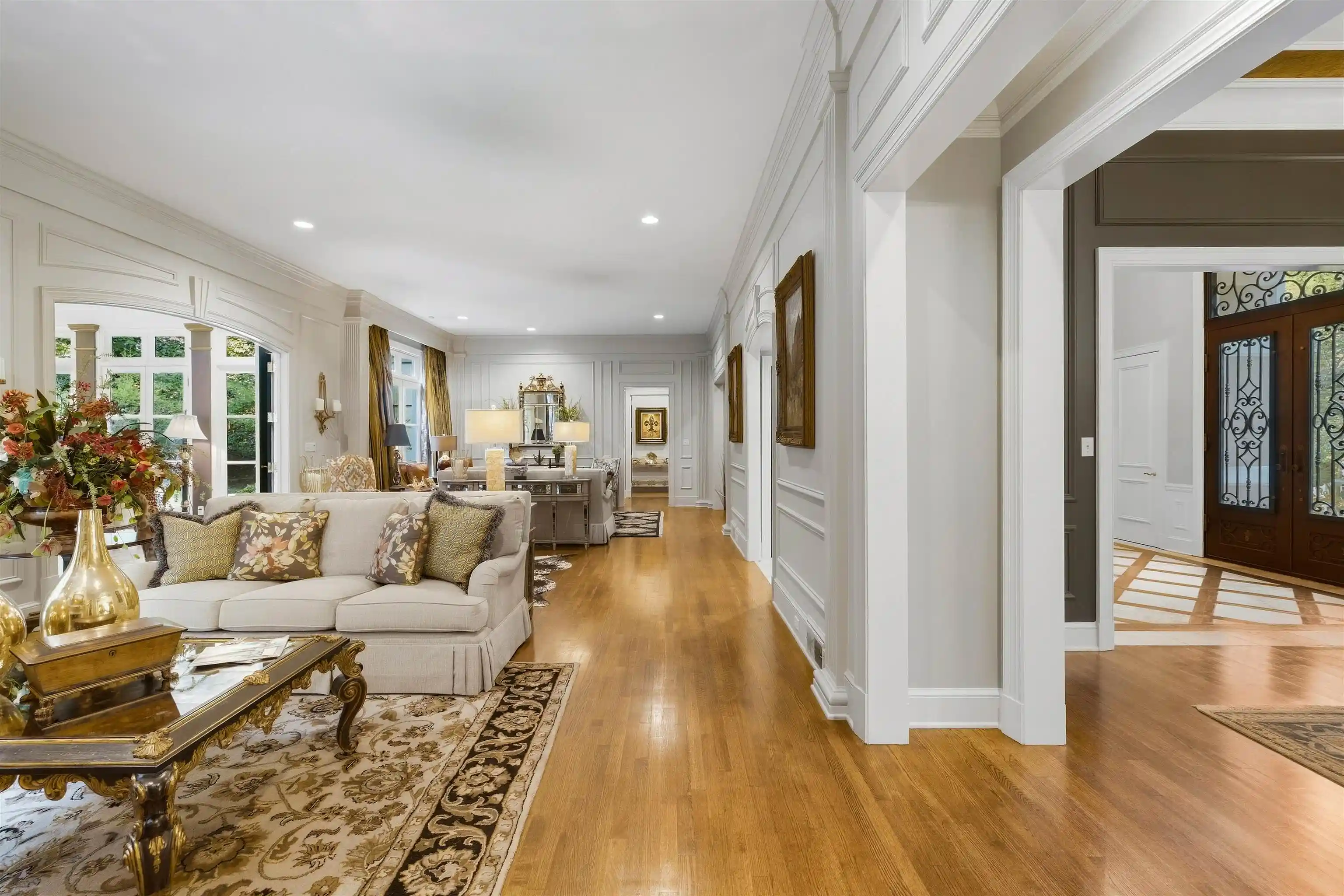 Photo 2 of Mansion for sale at 409 N River Oaks Rd, Memphis, TN 38120 | MLS# 10230704 | Listing updated on 2026-09-18