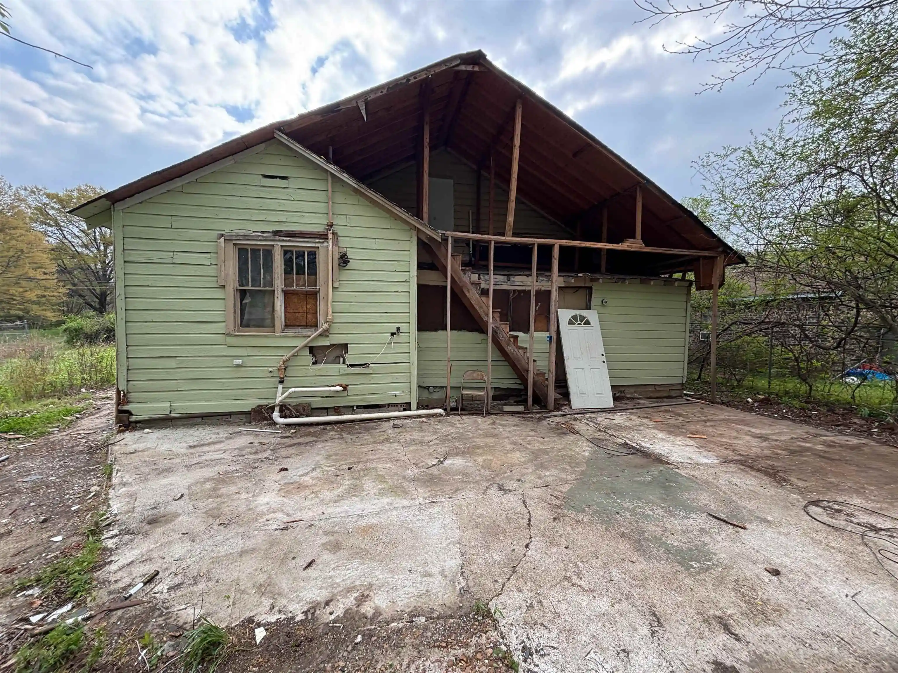 Photo 3 of Single family home for sale at 3043 Sax Rd, Memphis, TN 38109 | MLS# 10230729 | Listing updated on 2026-09-18