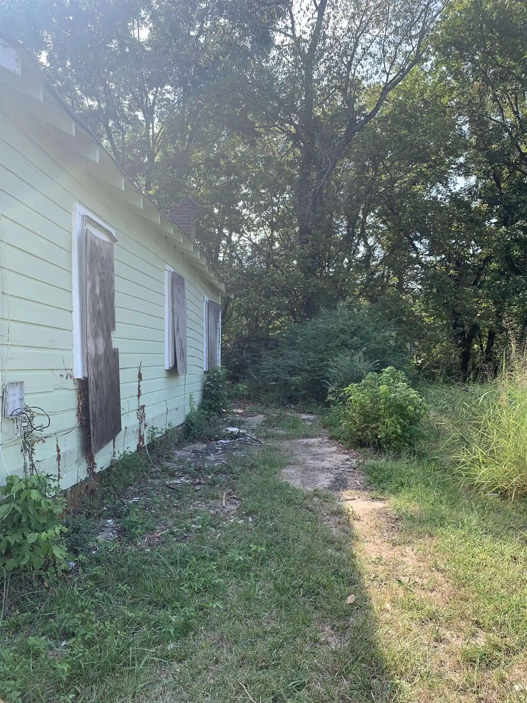 Photo 3 of Single family home for sale at 3043 Sax Rd, Memphis, TN 38109 | MLS# 10230729 | Listing updated on 2026-09-18