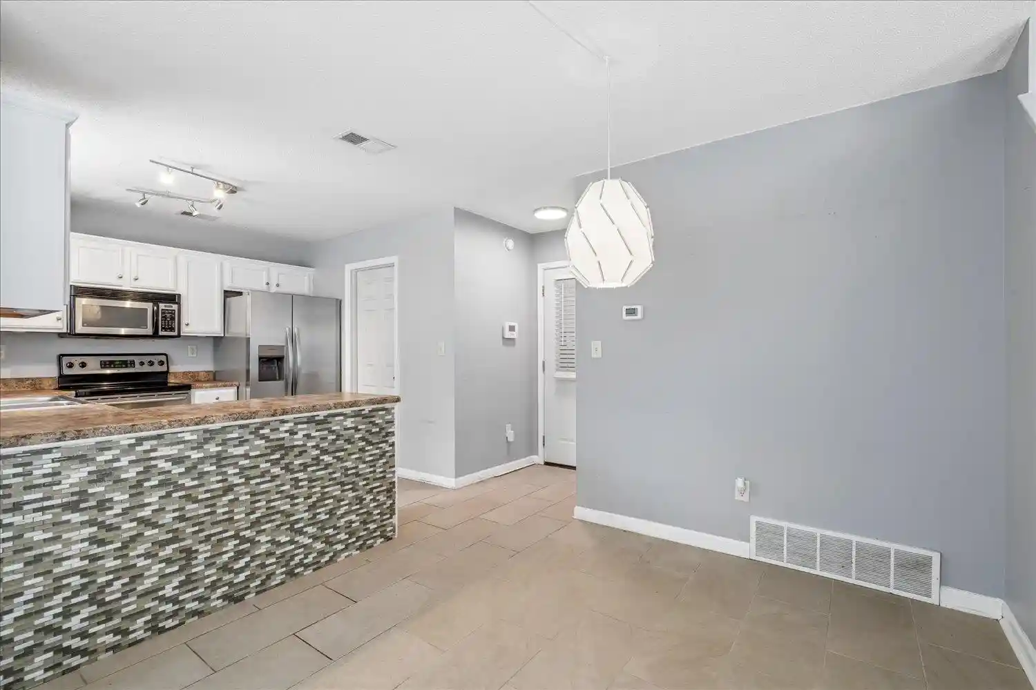 Photo 3 of Single family home for sale at 7033 S Wynne Ridge Dr, Cordova, TN 38016 | MLS# 10230745 | Listing updated on 2026-09-19