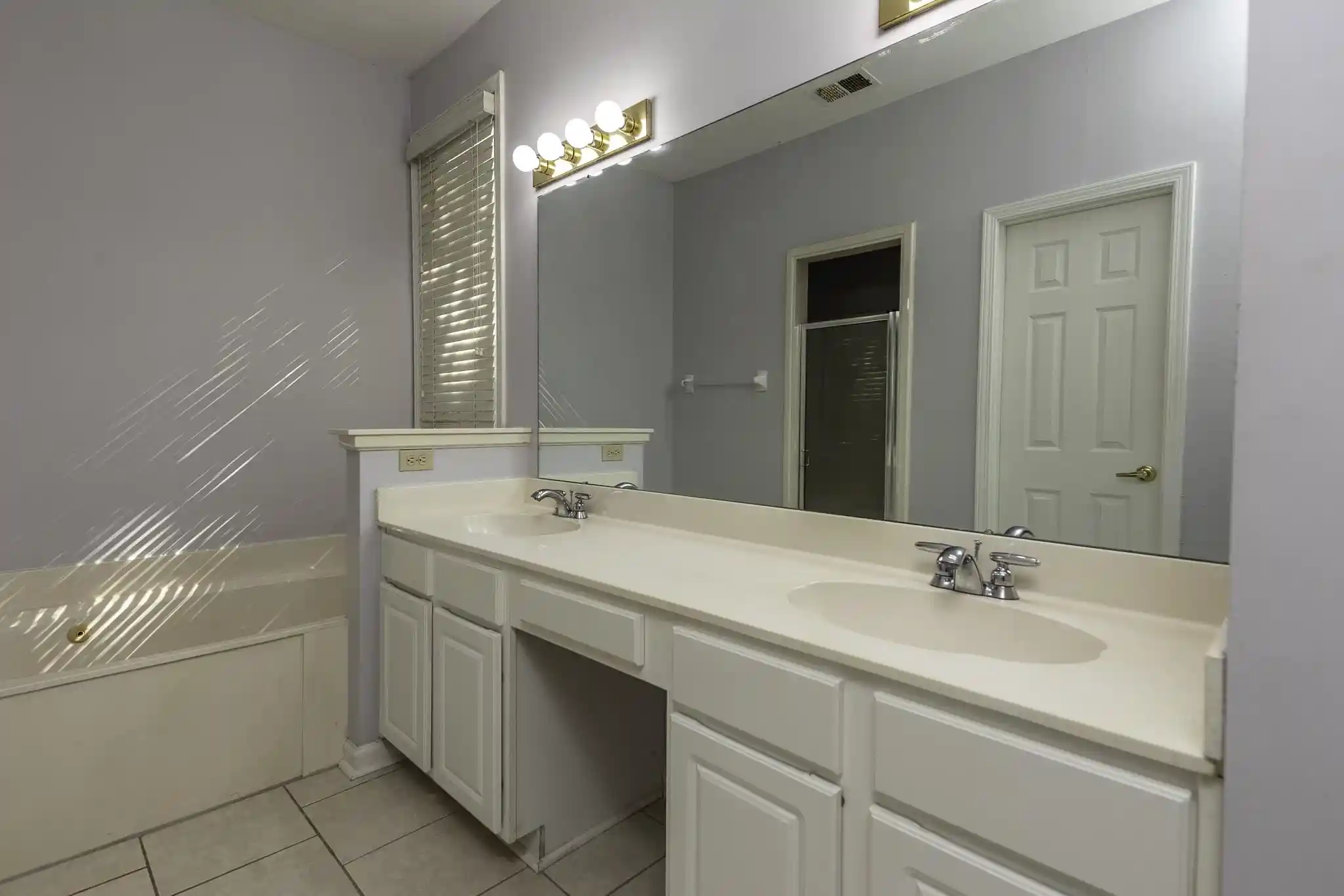 Photo 3 of Single family home for sale at 92 Harbor Village Dr, Memphis, TN 38103 | MLS# 10230748 | Listing updated on 2026-09-22