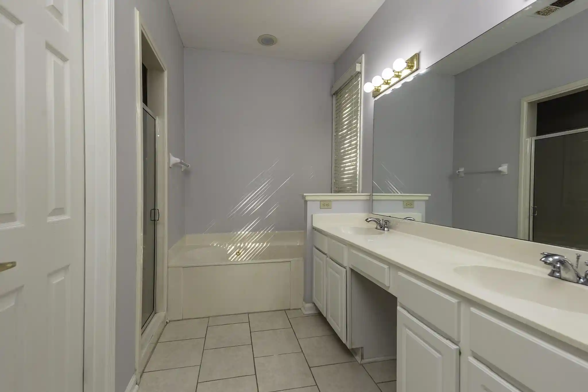 Photo 3 of Single family home for sale at 92 Harbor Village Dr, Memphis, TN 38103 | MLS# 10230748 | Listing updated on 2026-09-22