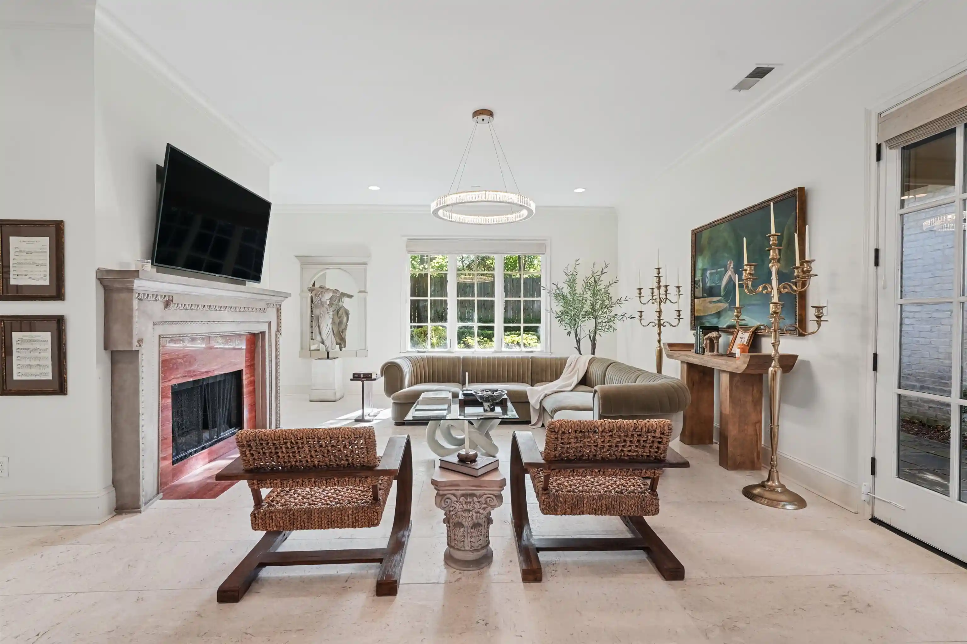 Photo 2 of Single family home for sale at 1924 Chatsworth Dr, Germantown, TN 38138 | MLS# 10230753 | Listing updated on 2026-10-08