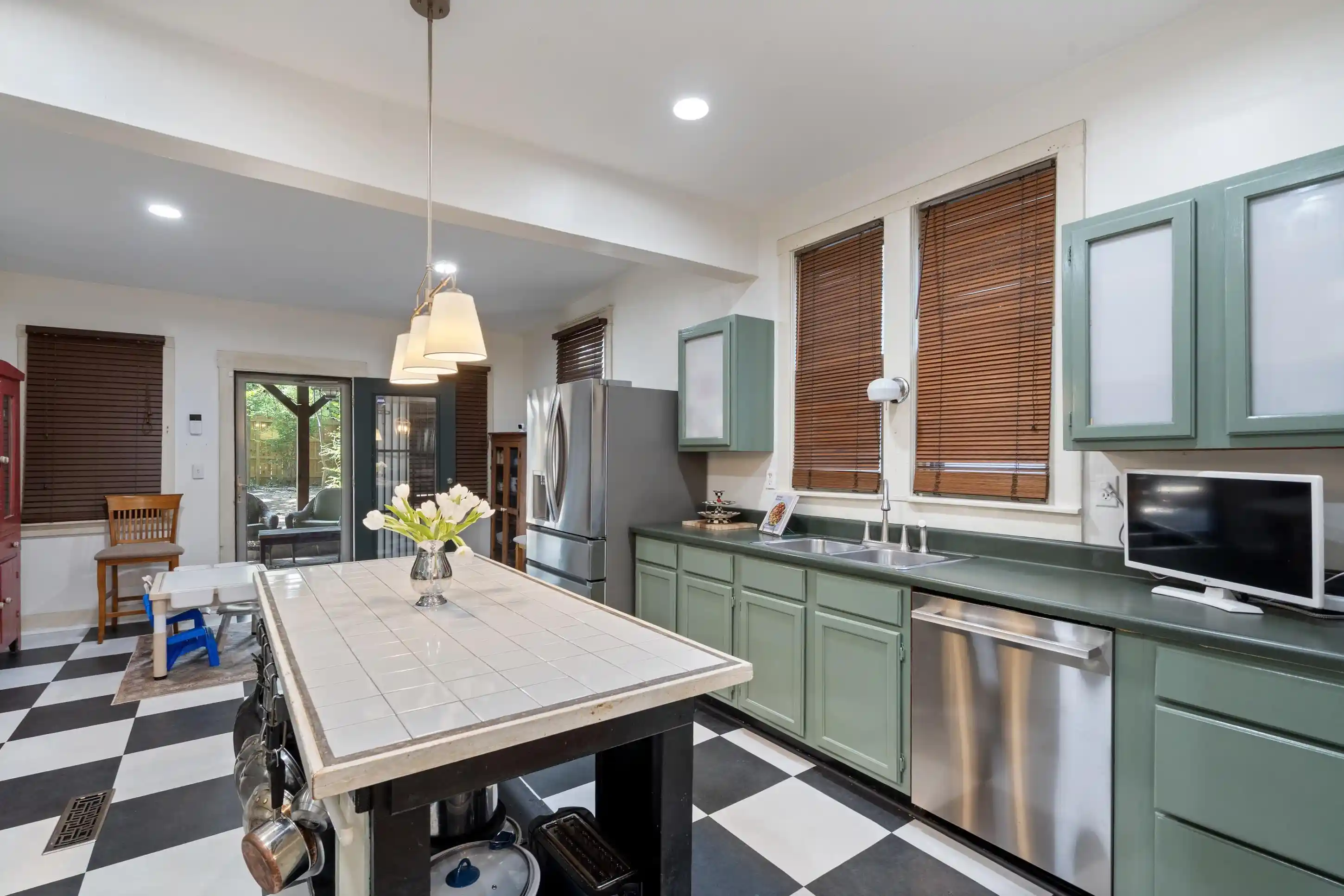 Photo 2 of Single family home for sale at 917 Blythe St, Memphis, TN 38104 | MLS# 10230778 | Listing updated on 2026-10-06