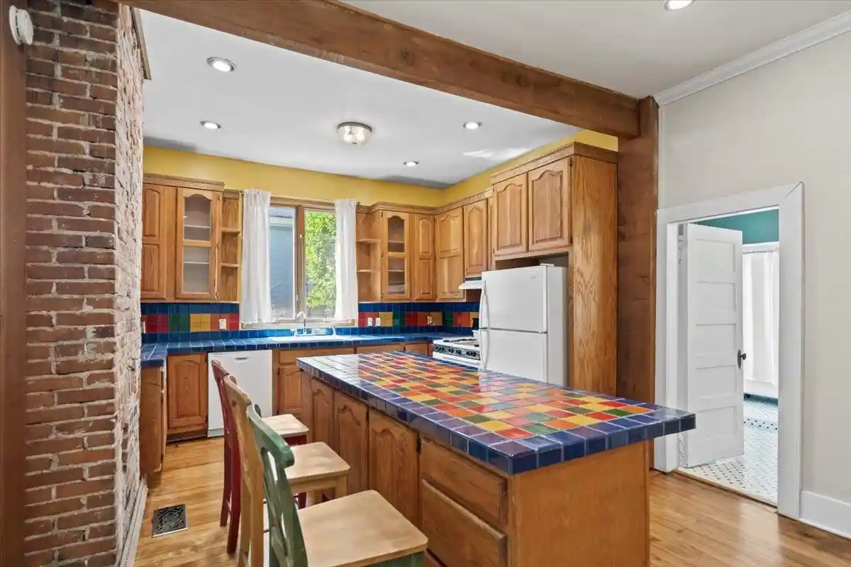 Photo 3 of Townhouse for sale at 31 S Cox St, Memphis, TN 38104 | MLS# 10230833 | Listing updated on 2026-09-23