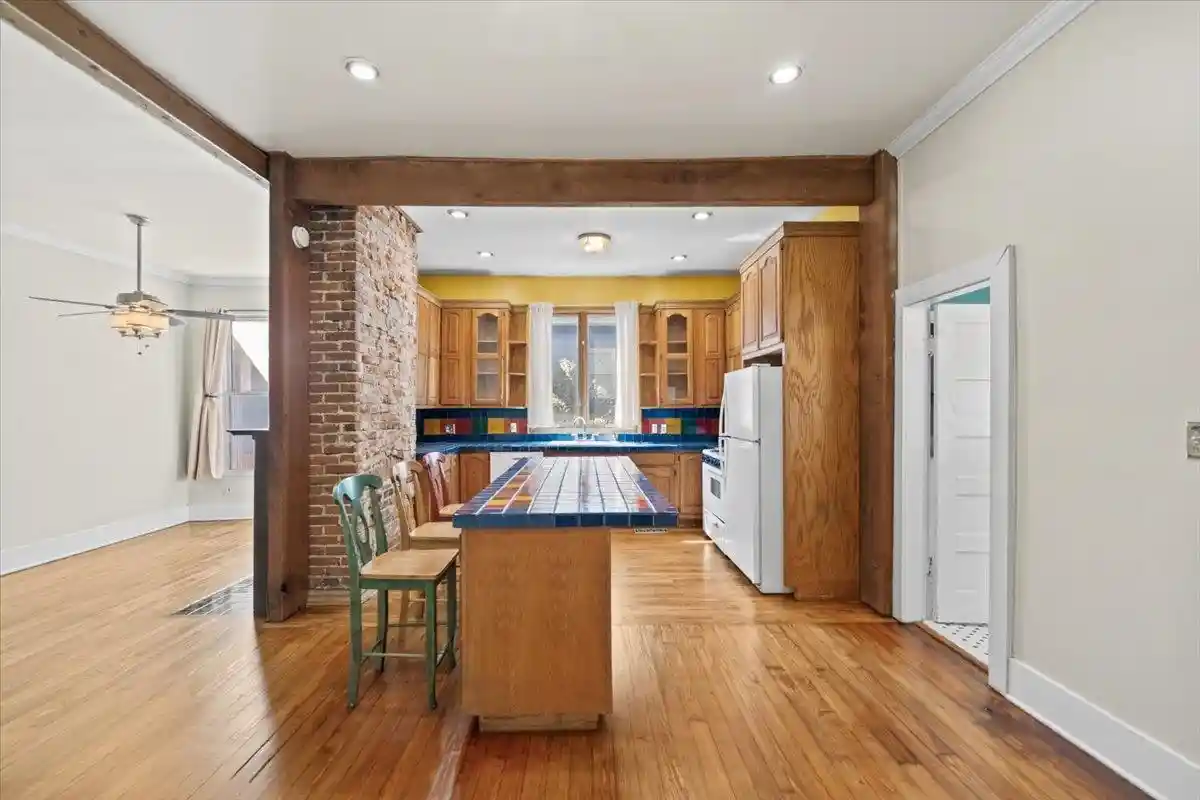 Photo 4 of Townhouse for sale at 31 S Cox St, Memphis, TN 38104 | MLS# 10230833 | Listing updated on 2026-09-23