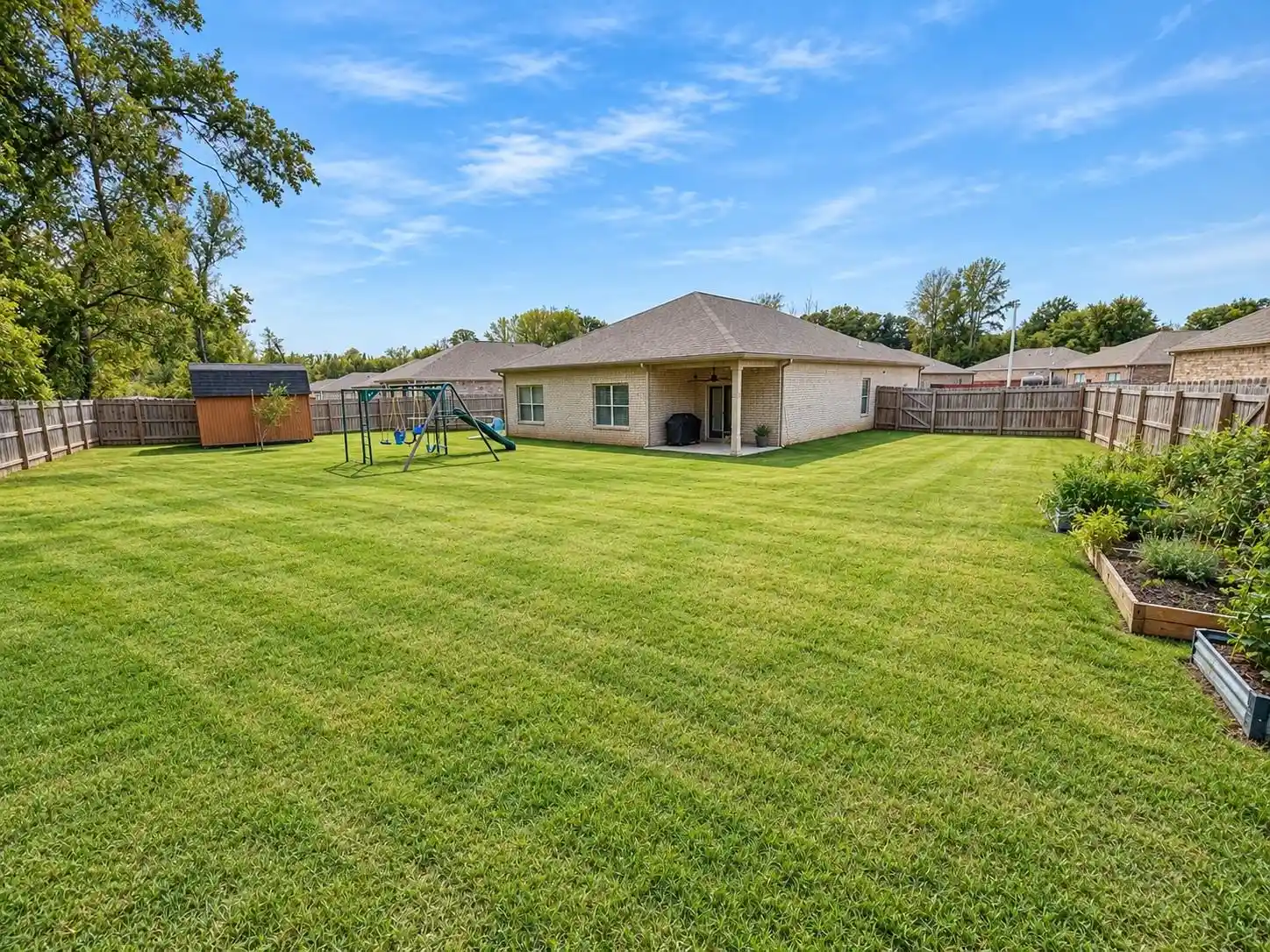 Photo 3 of Single family home for sale at 330 Colonial Hts Dr, Munford, TN 38058 | MLS# 10230861 | Listing updated on 2026-09-28