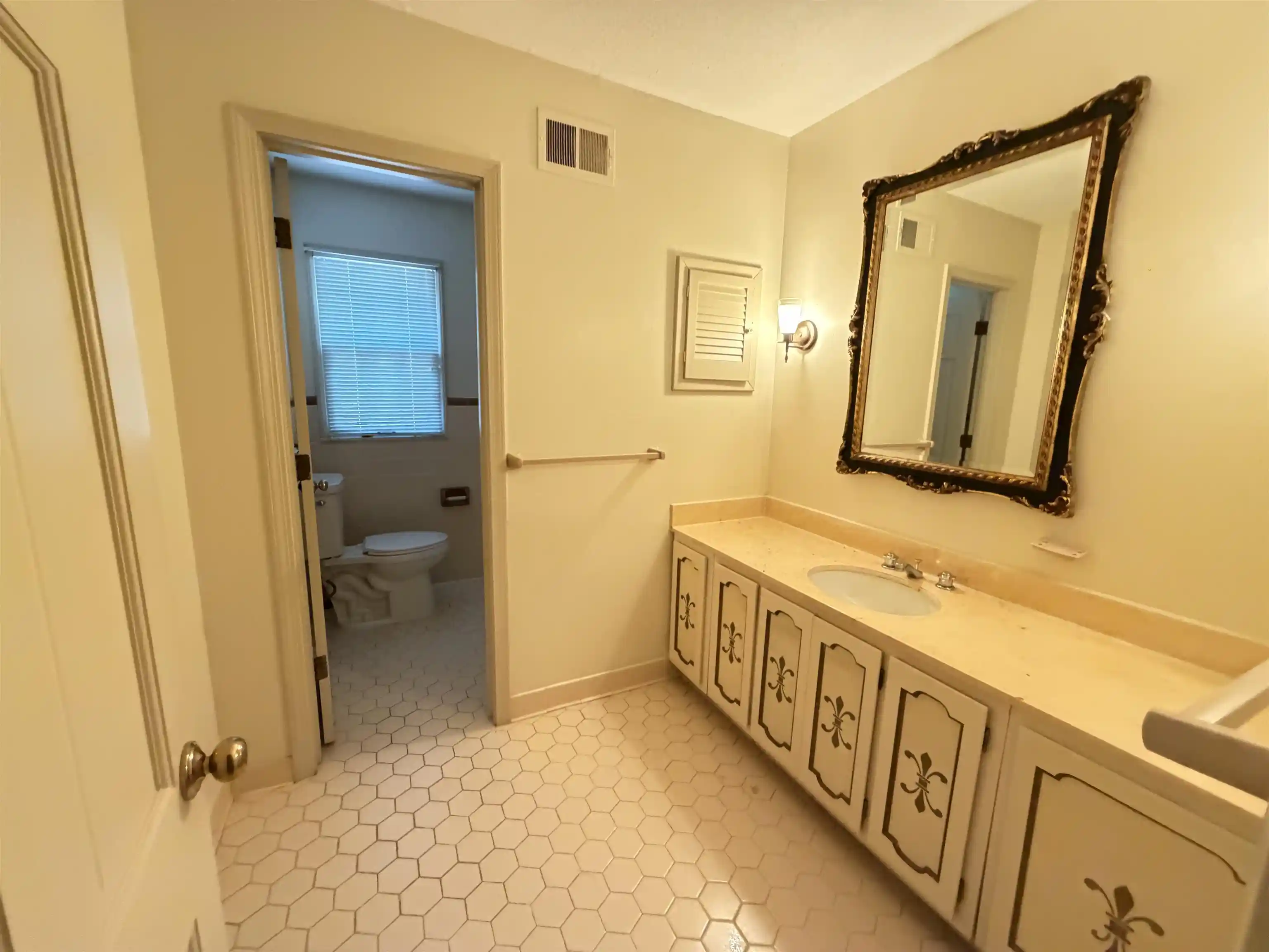 Photo 2 of Single family home for sale at 5050 Cole Rd, Memphis, TN 38117 | MLS# 10230863 | Listing updated on 2026-09-22