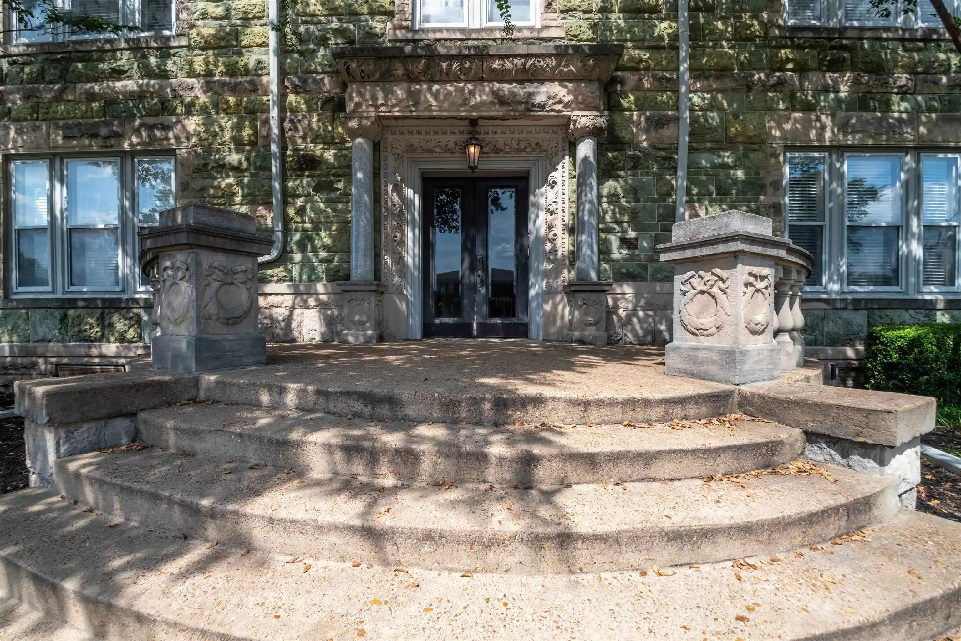 Photo 1 of Condo for sale at 1116 Poplar Ave #6, Memphis, TN 38105 | MLS# 10230882 | Listing updated on 2026-09-22