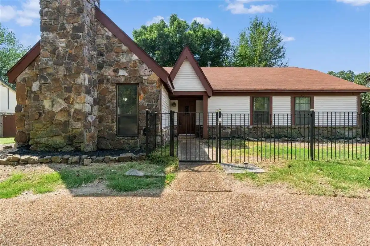 Photo 1 of Single family home for sale at 5593 Yale Rd, Bartlett, TN 38134 | MLS# 10230945 | Listing updated on 2026-09-24