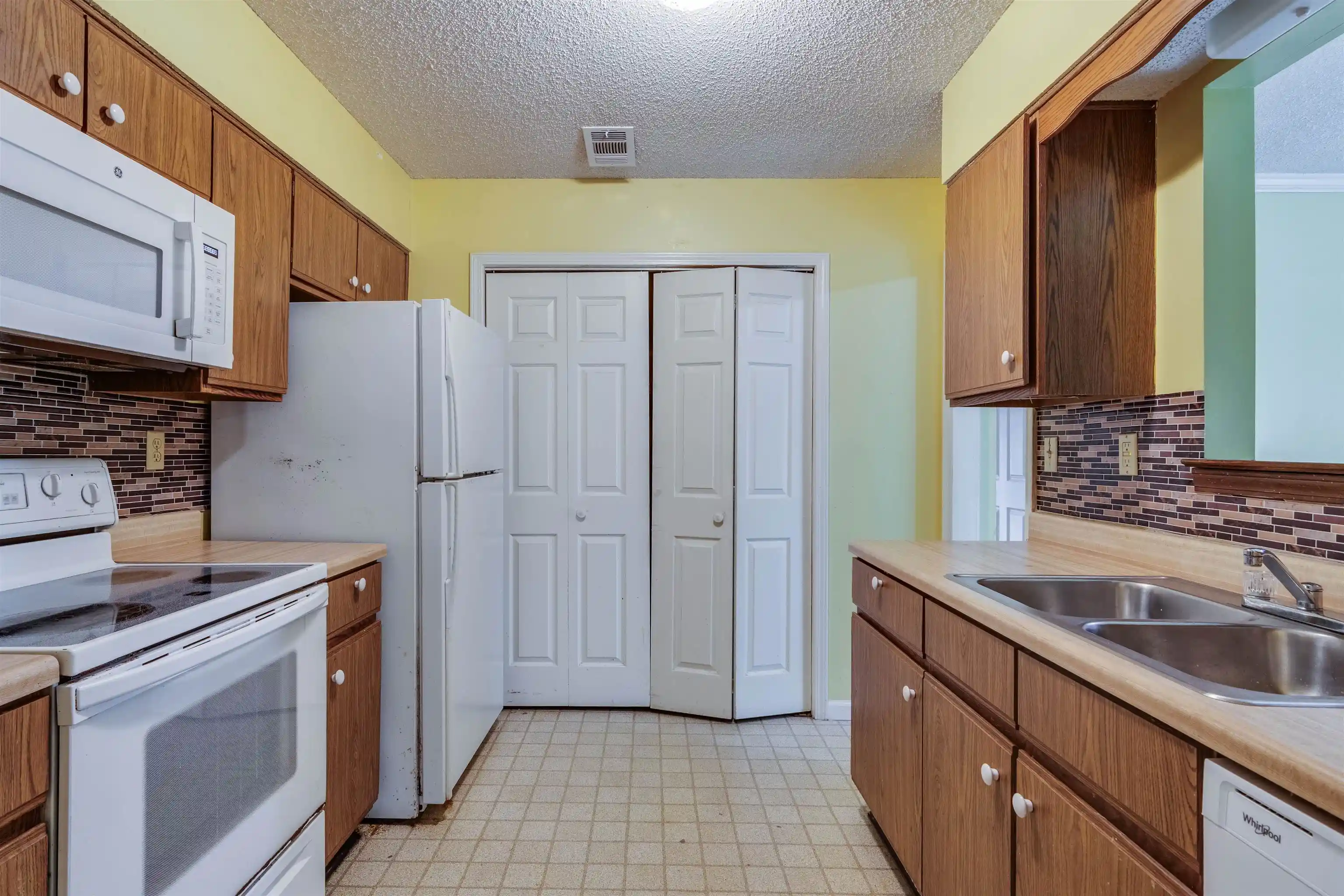 Photo 3 of Single family home for sale at 4204 Hickory Grv Dr, Memphis, TN 38141 | MLS# 10230959 | Listing updated on 2026-10-06