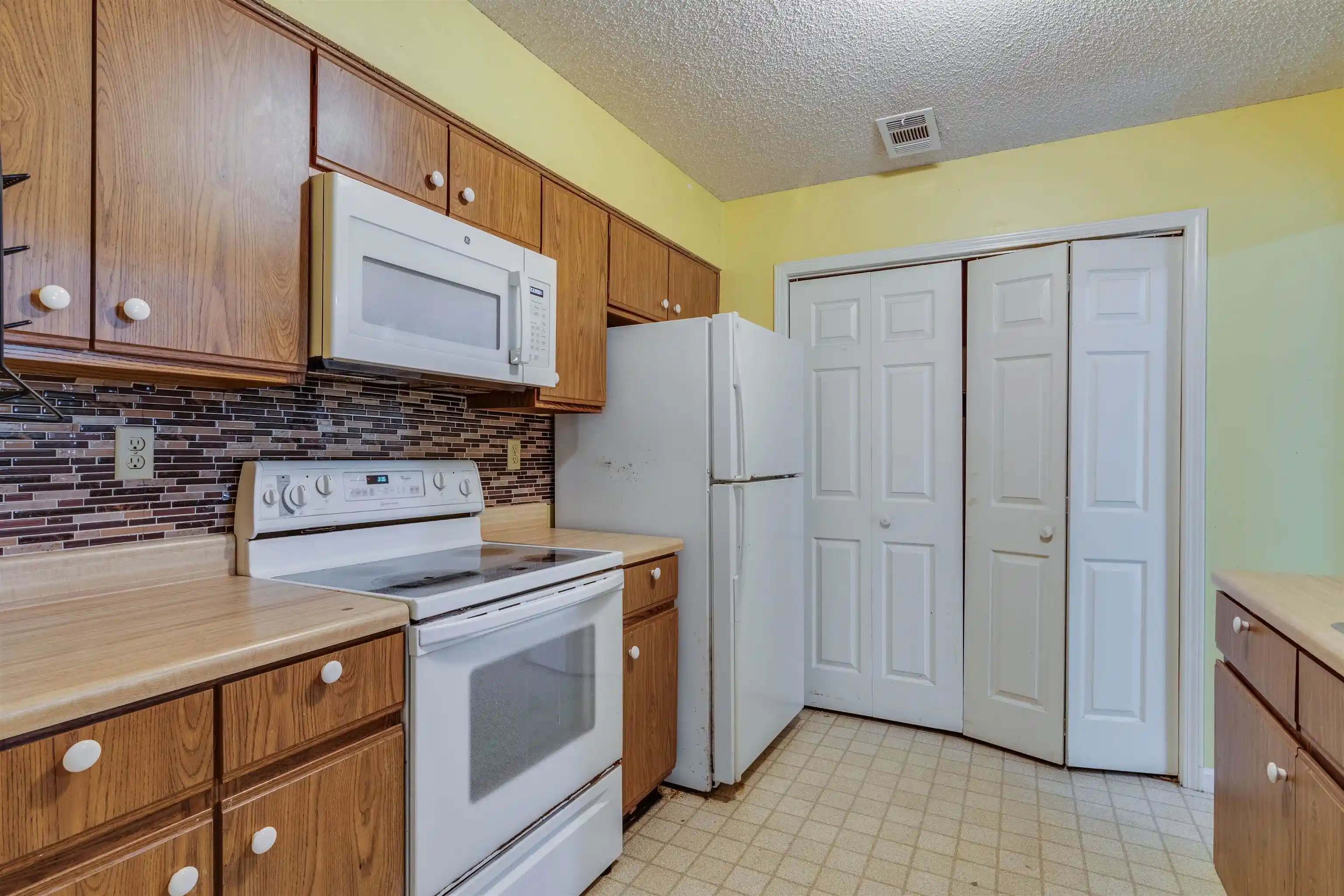 Photo 3 of Single family home for sale at 4204 Hickory Grv Dr, Memphis, TN 38141 | MLS# 10230959 | Listing updated on 2026-10-06