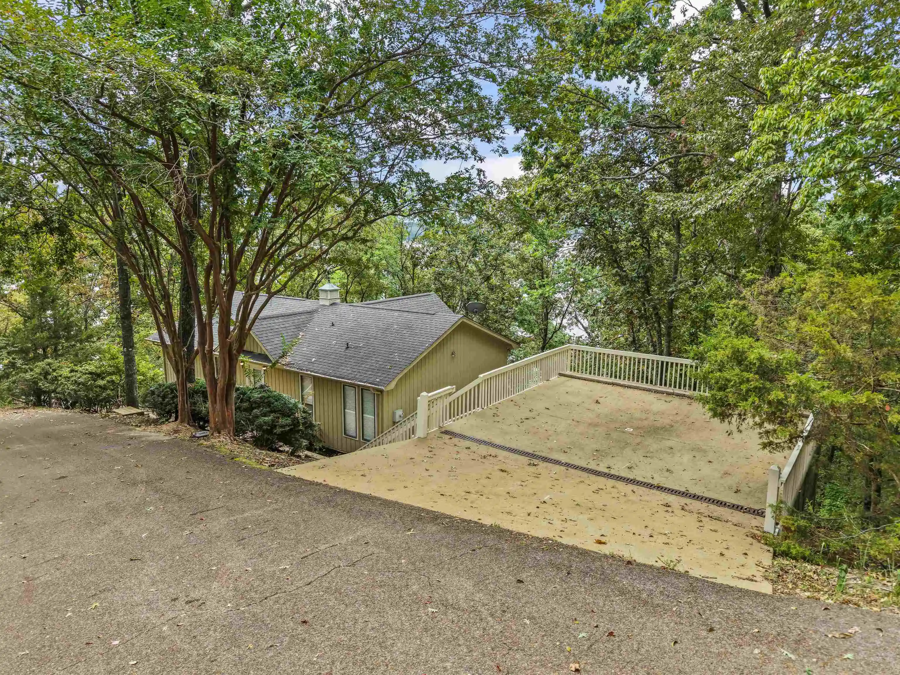 Photo 1 of Single family home for sale at 1720 Point Grand Dr, Savannah, TN 38372 | MLS# 10230982 | Listing updated on 2026-09-24