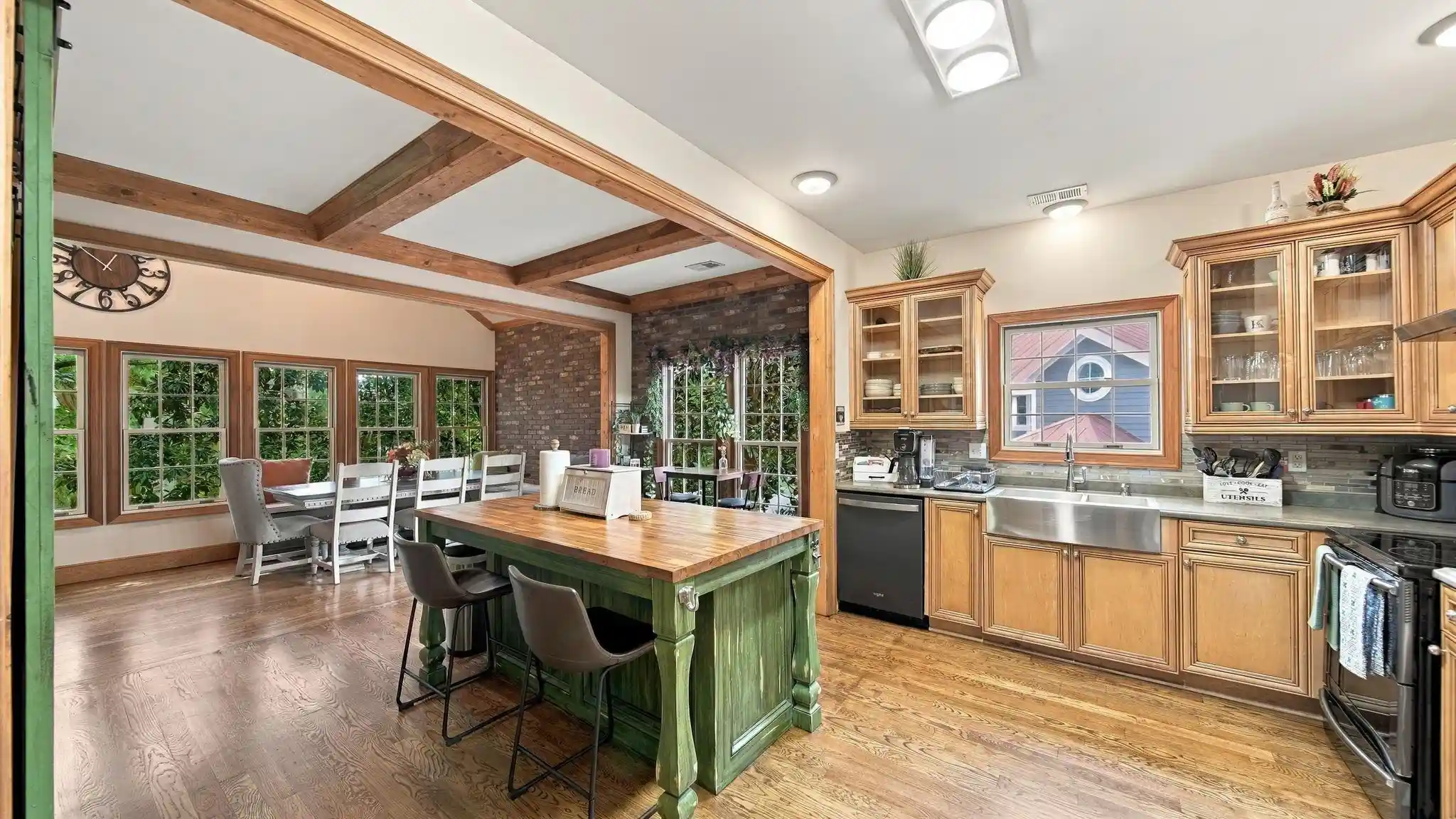 Photo 3 of Single family home for sale at 906 Harbor Bnd Rd, Memphis, TN 38103 | MLS# 10230989 | Listing updated on 2026-09-23