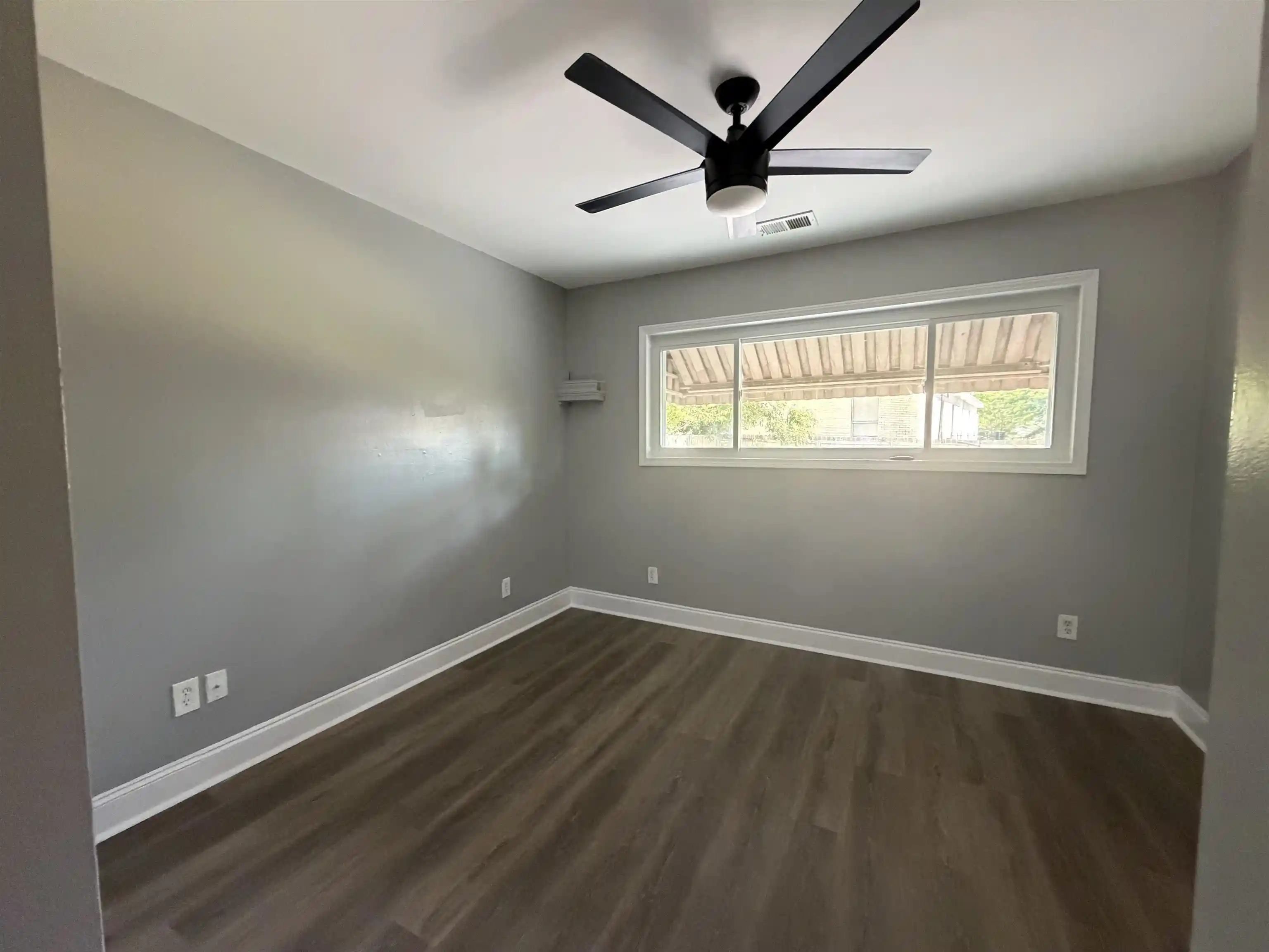 Photo 2 of Single family home for sale at 1040 Treadwell St, Memphis, TN 38122 | MLS# 10231000 | Listing updated on 2026-09-23
