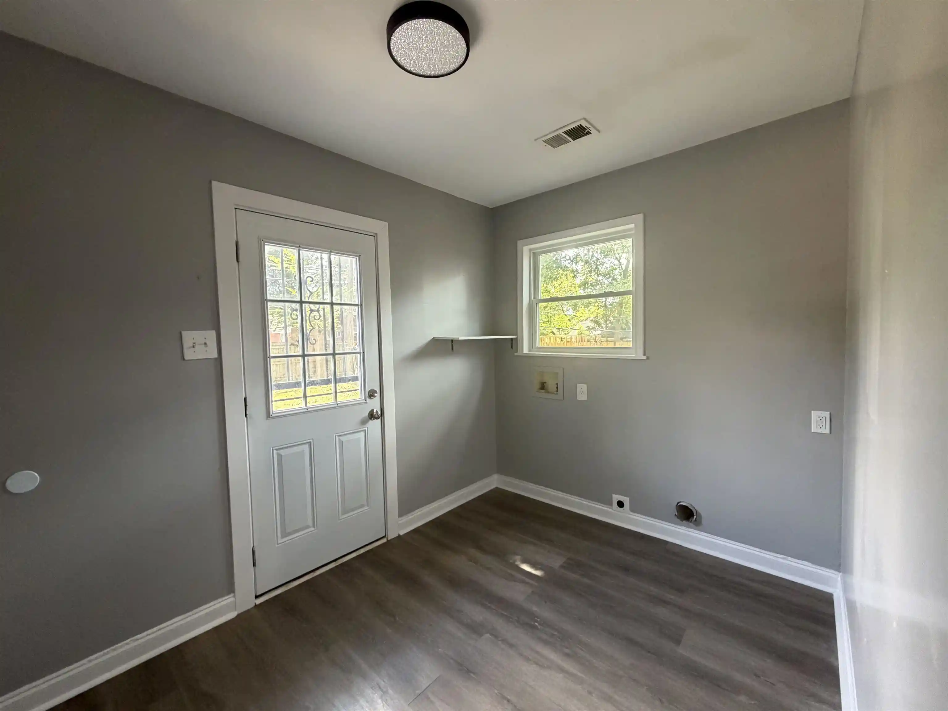 Photo 3 of Single family home for sale at 1040 Treadwell St, Memphis, TN 38122 | MLS# 10231000 | Listing updated on 2026-09-23