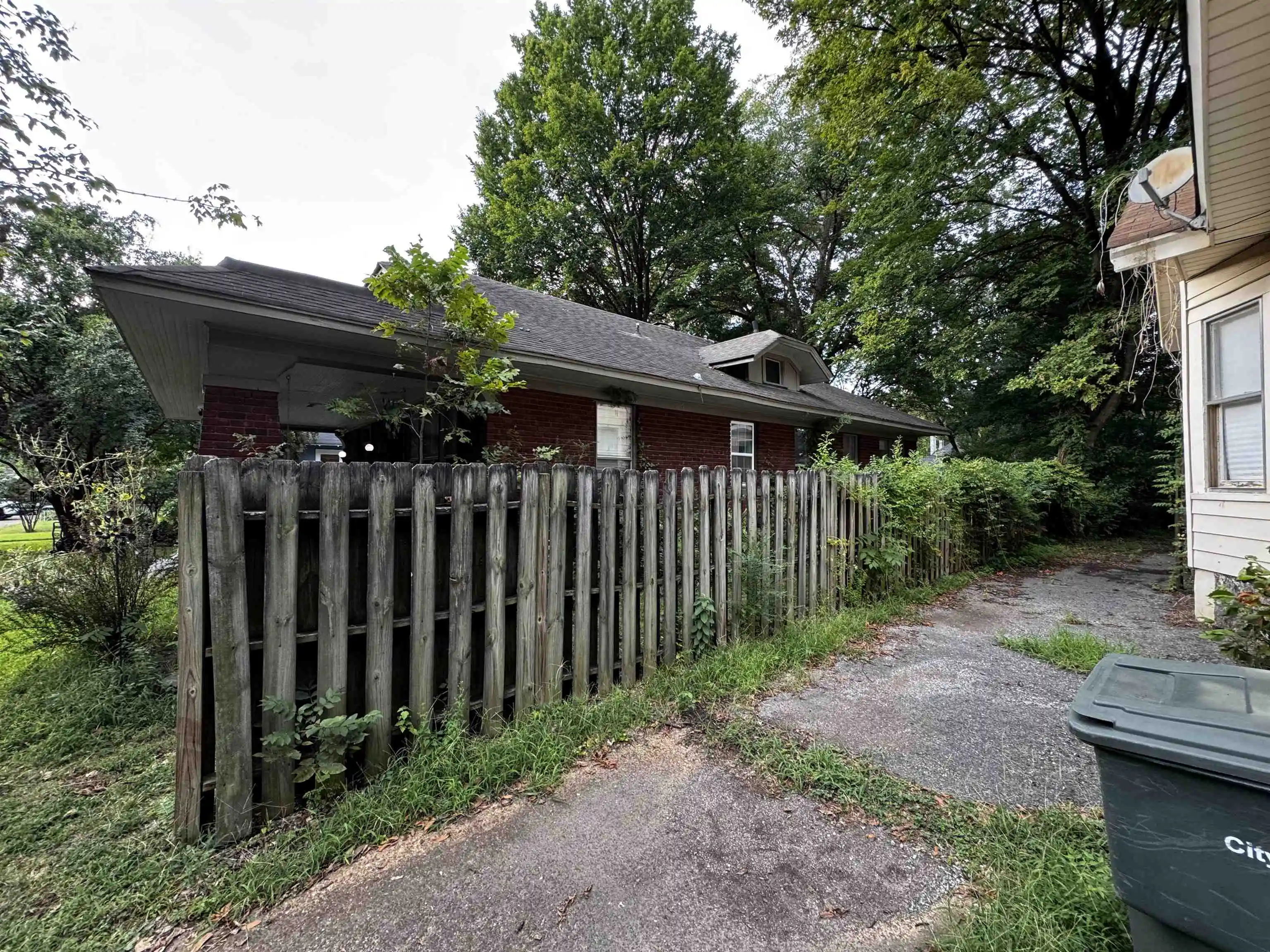 Photo 2 of Single family home for sale at 1840 Young Ave, Memphis, TN 38114 | MLS# 10231010 | Listing updated on 2026-10-05