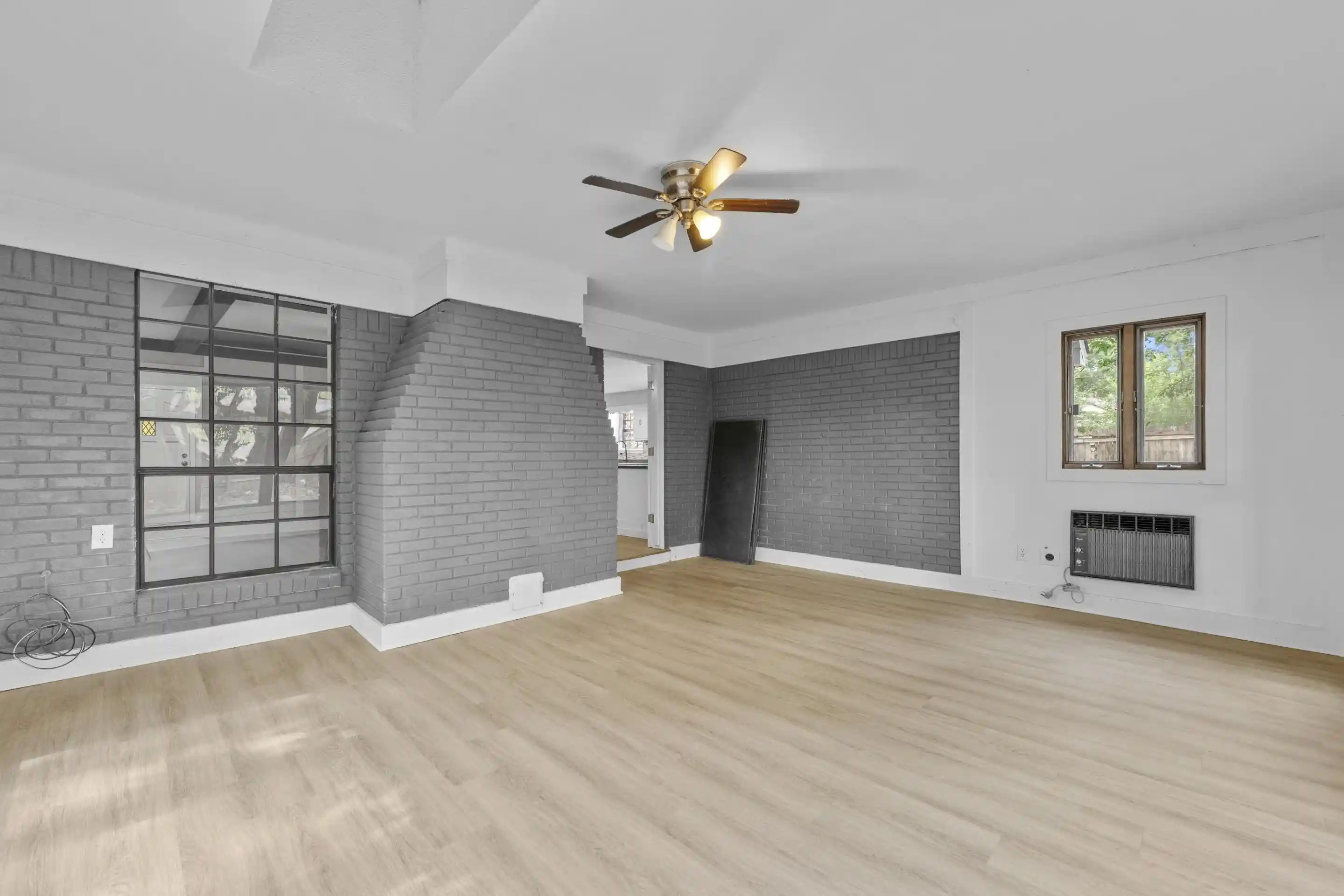 Photo 3 of Sale Pending at 4116 Kingscrest Cv, Memphis, TN 38115 | MLS# 10231026 | Listing updated on 2026-10-01