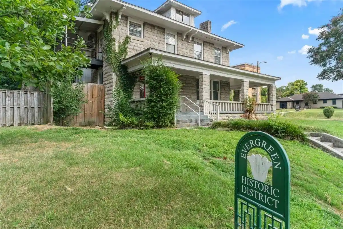 Photo 1 of Townhouse for sale at 196 N Mcneil St, Memphis, TN 38112 | MLS# 10231039 | Listing updated on 2026-09-24