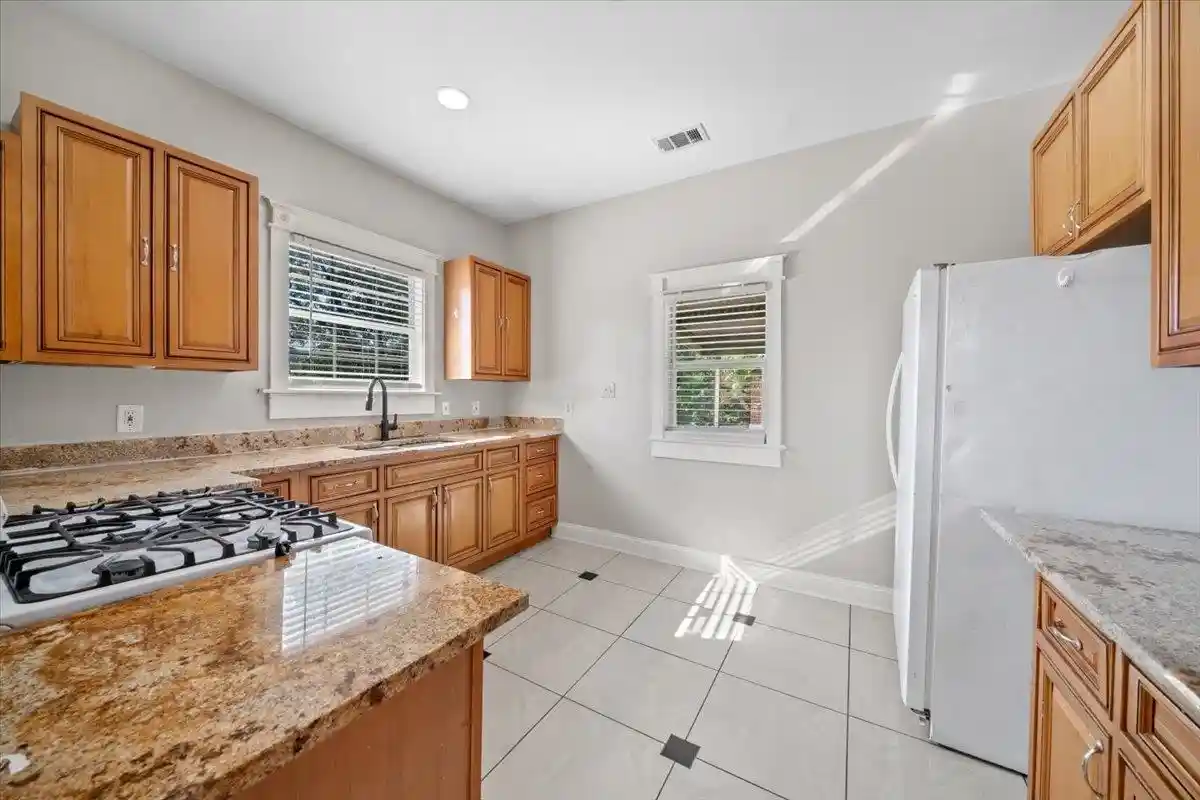 Photo 2 of Townhouse for sale at 196 N Mcneil St, Memphis, TN 38112 | MLS# 10231039 | Listing updated on 2026-09-24
