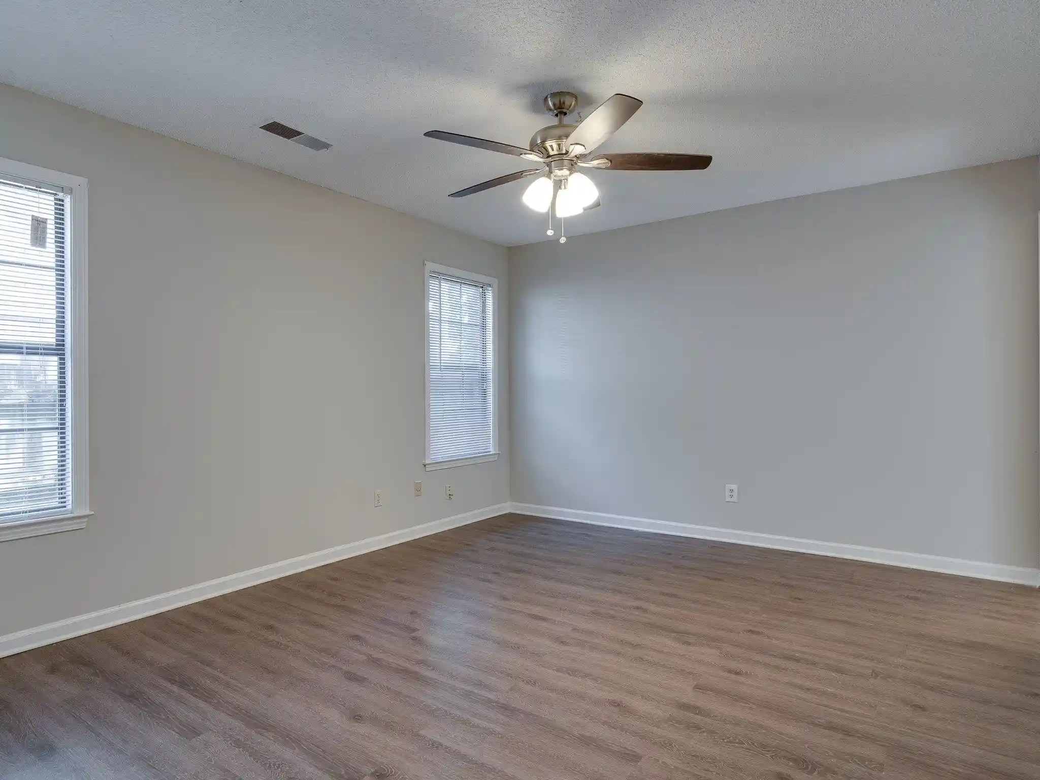 Photo 2 of Sale Pending at 4572 Sandy Park Dr, Memphis, TN 38141 | MLS# 10231066 | Listing updated on 2026-10-05